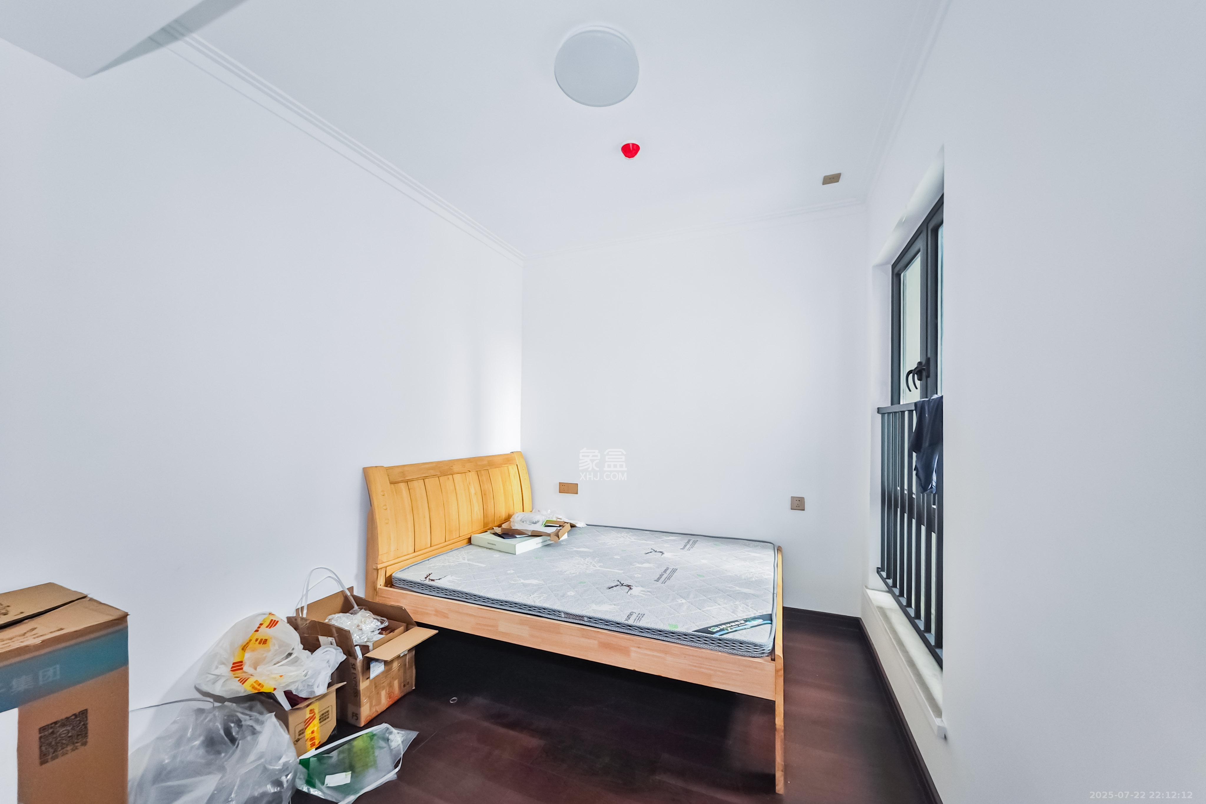 绿地长沙城际空间站（绿地新里佳苑）  3室2厅2卫    135.0万卧室