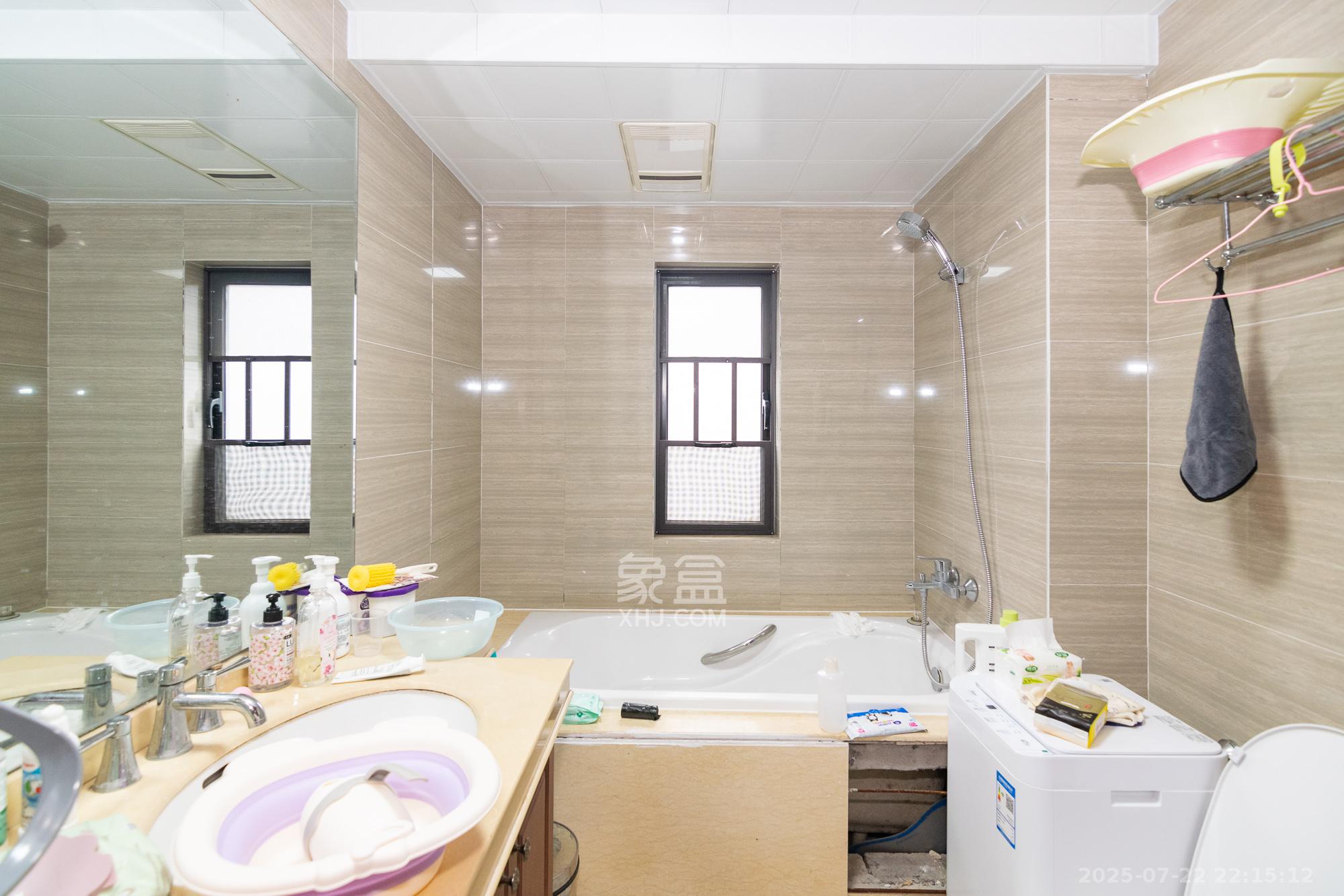 新城国际花都 3室2厅2卫 75.0万 新城国际花都 3室2厅2卫 75.0万卫生间