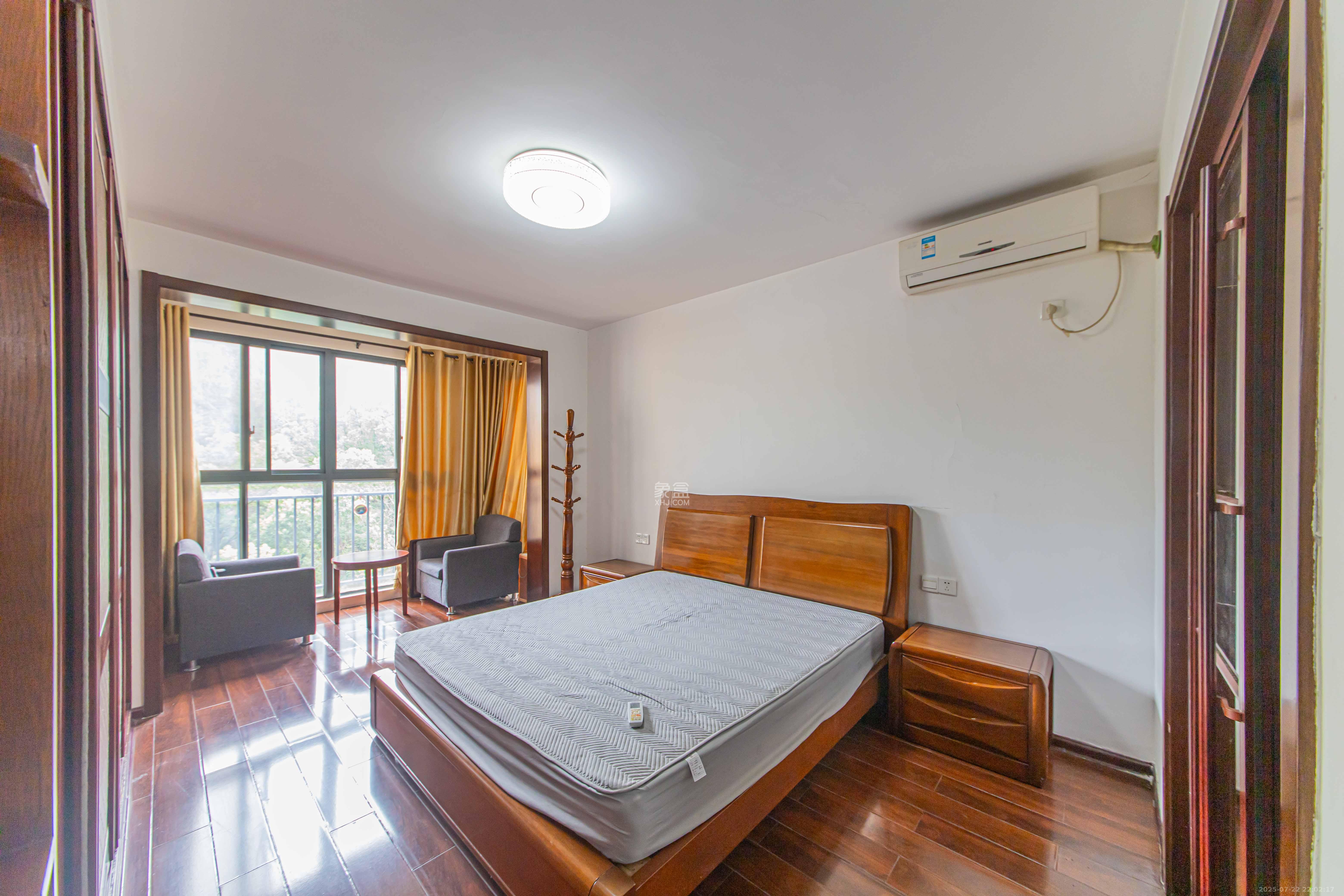 山水嘉园  4室2厅2卫    85.0万 山水嘉园  4室2厅2卫    85.0万卧室