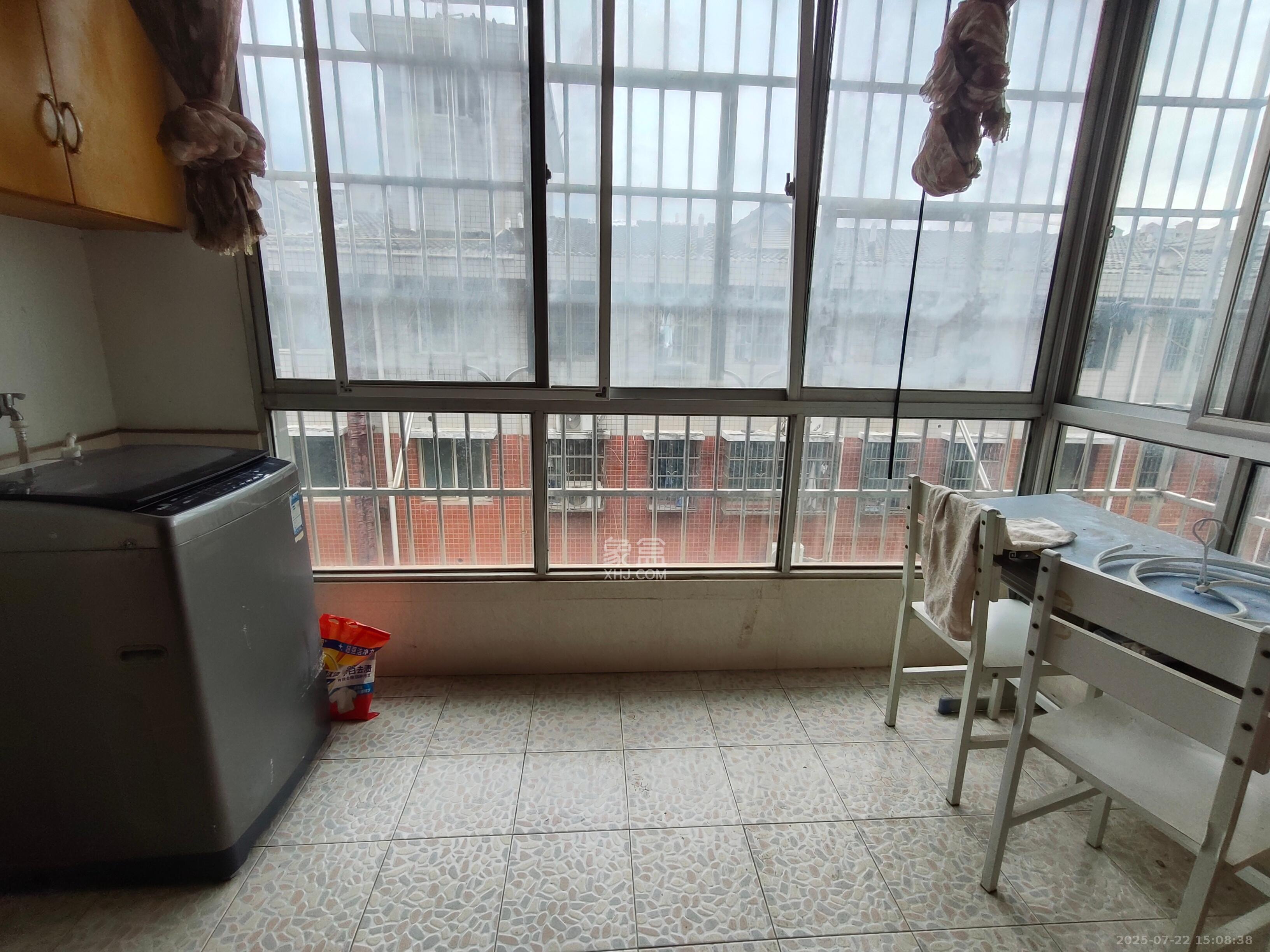 湘绣城 2室1厅1卫 1300.0元/月 湘绣城 2室1厅1卫 1300.0元/月室内图