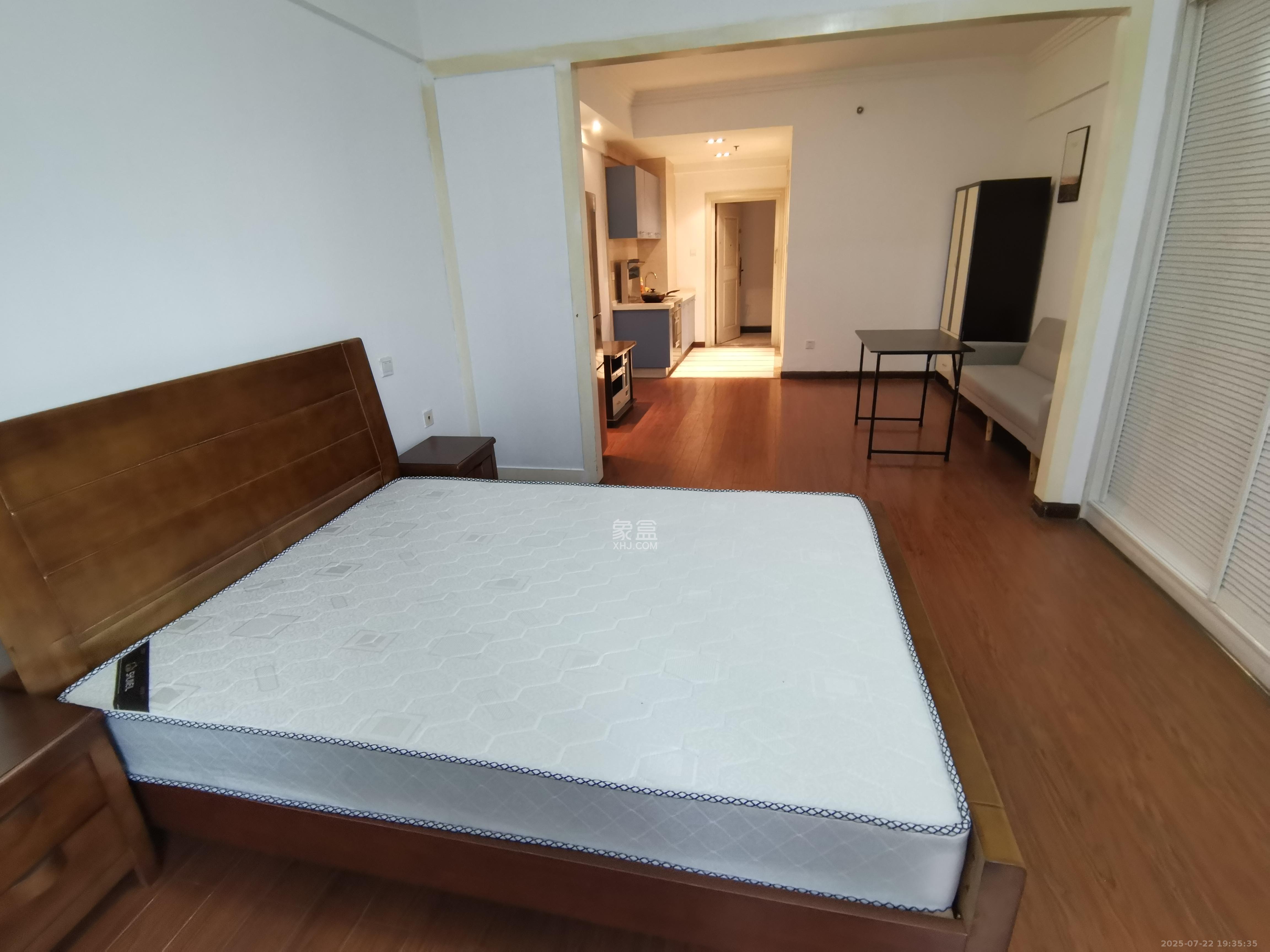 西子一间  1室1厅1卫    1600.0元/月 西子一间  1室1厅1卫    1600.0元/月室内图