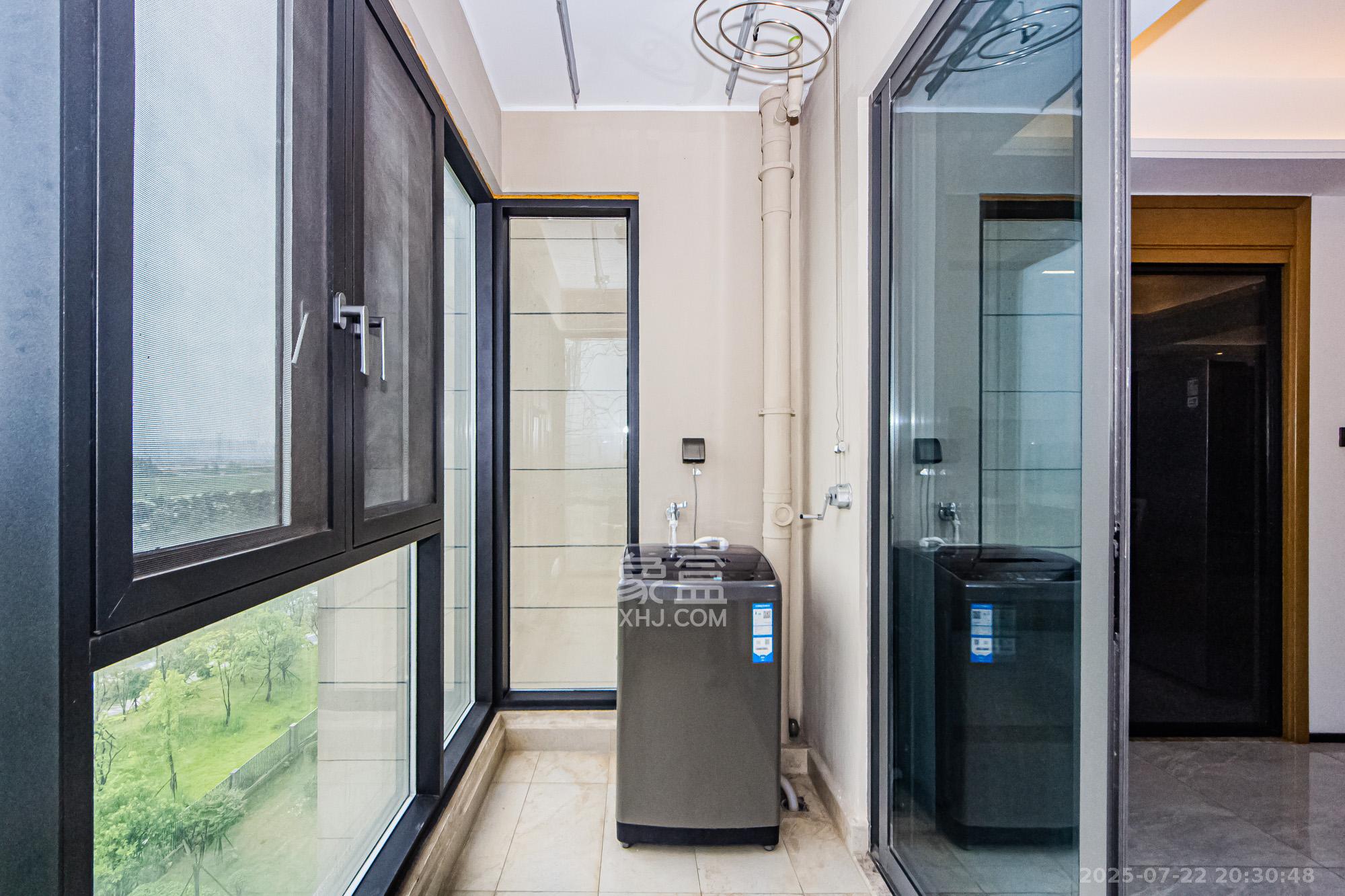 长房雍景湾  4室2厅2卫    180.0万阳台