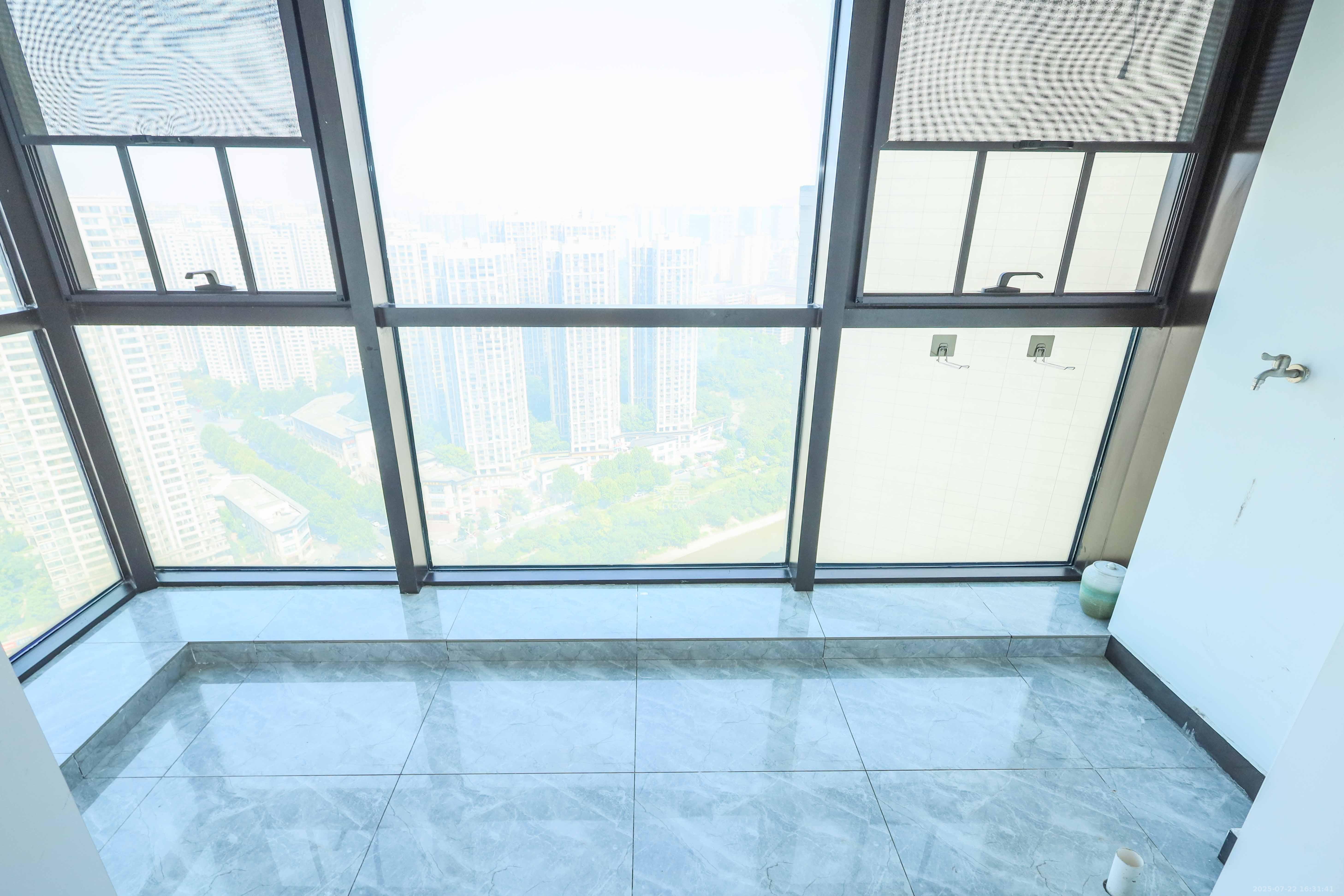 晟通牡丹舸 3室2厅2卫 210.0万 晟通牡丹舸 3室2厅2卫 210.0万阳台