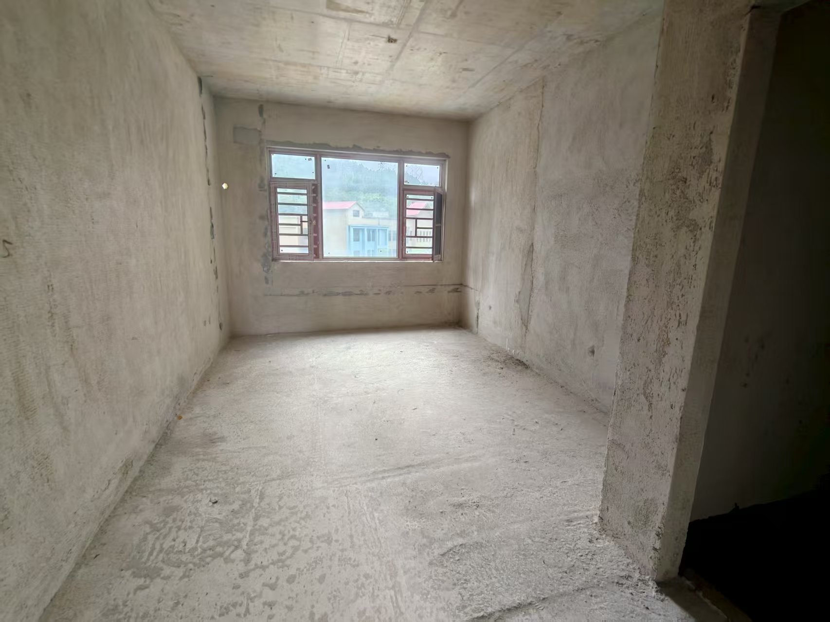 云泰天麓 5室2厅3卫 82.0万 云泰天麓 5室2厅3卫 82.0万客厅