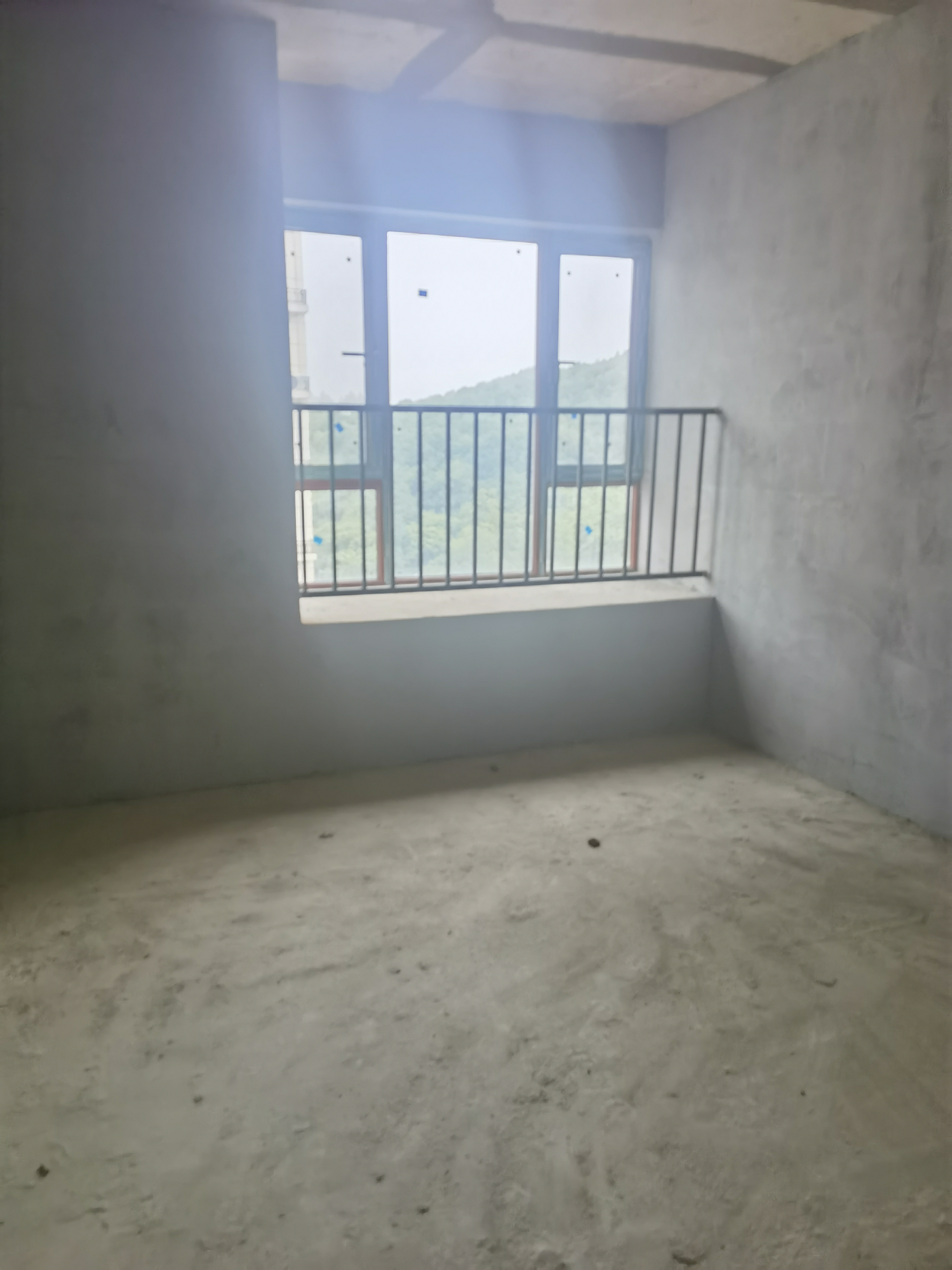 中甸.龙雲台  4室2厅2卫    86.0万客厅