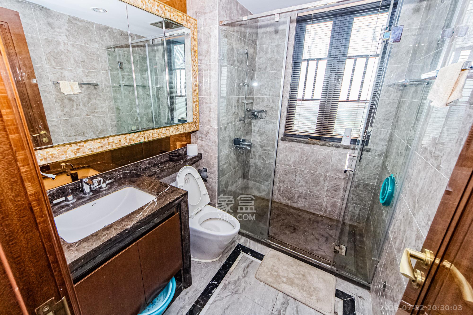 恒大御景半岛锦绣苑 4室2厅2卫 220.0万 恒大御景半岛锦绣苑 4室2厅2卫 220.0万卫生间