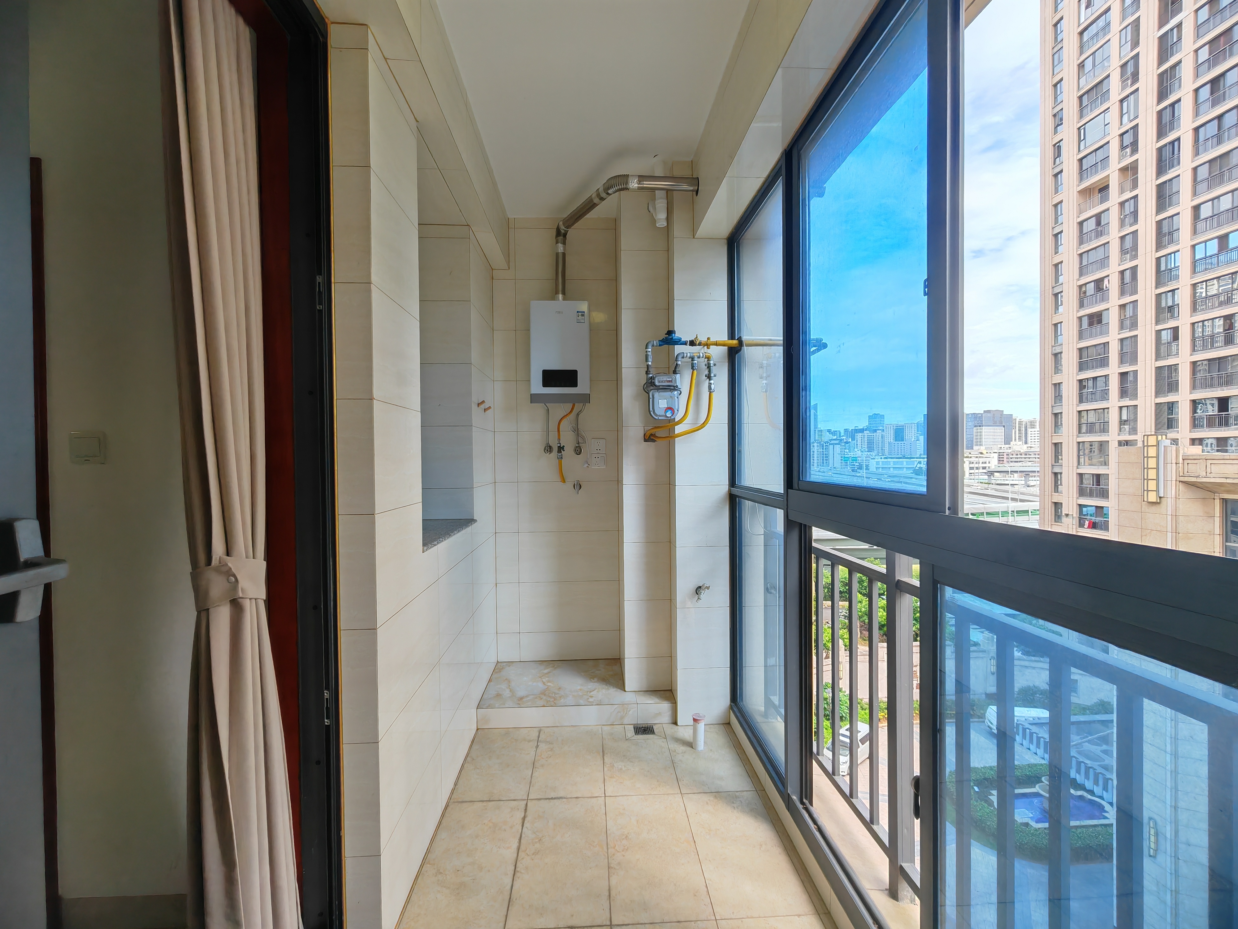 海航豪庭南苑 3室2厅2卫 297.0万 海航豪庭南苑 3室2厅2卫 297.0万客厅