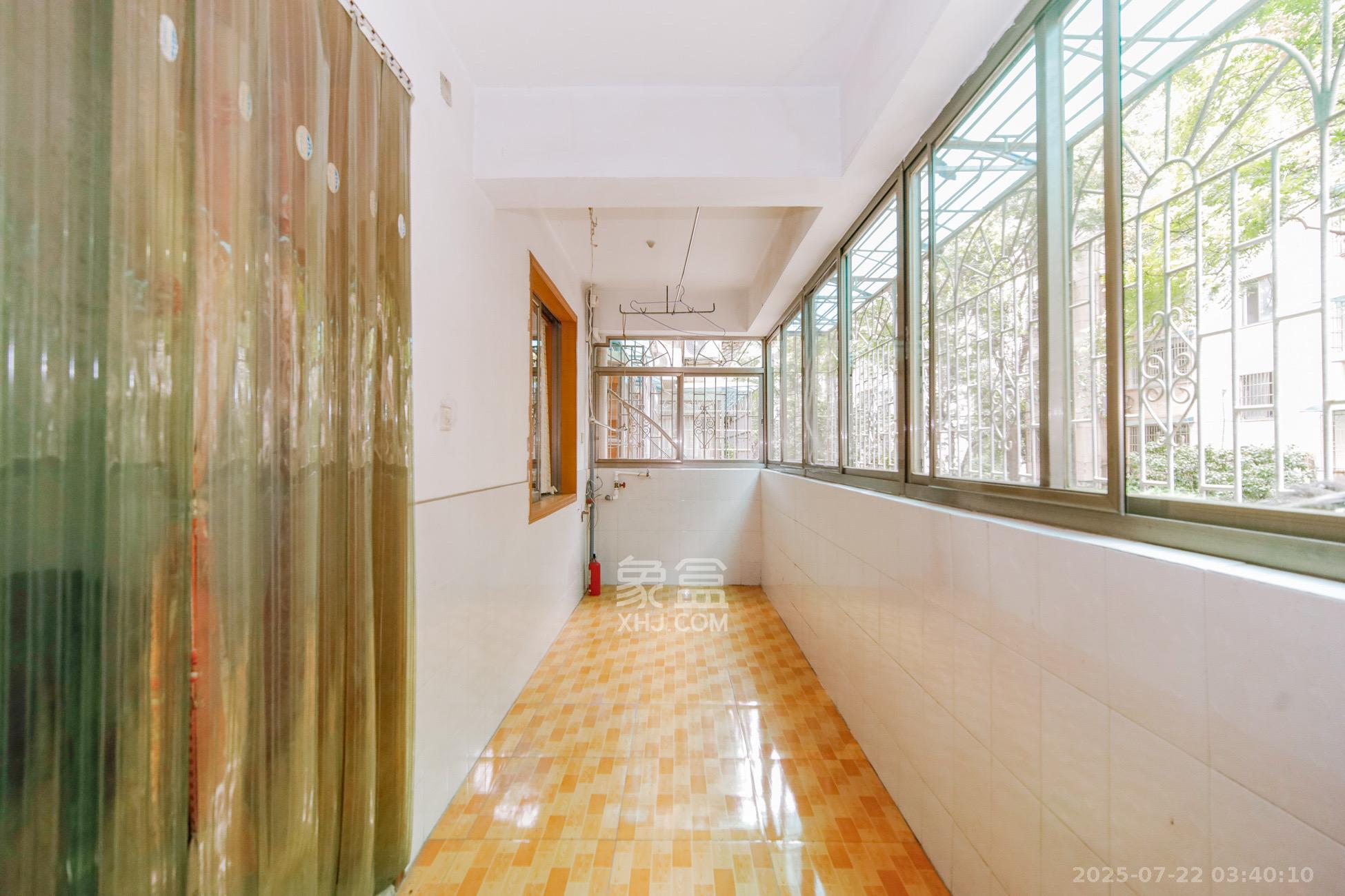 三湘小区 3室2厅2卫 1800.0元/月 三湘小区 3室2厅2卫 1800.0元/月室内图