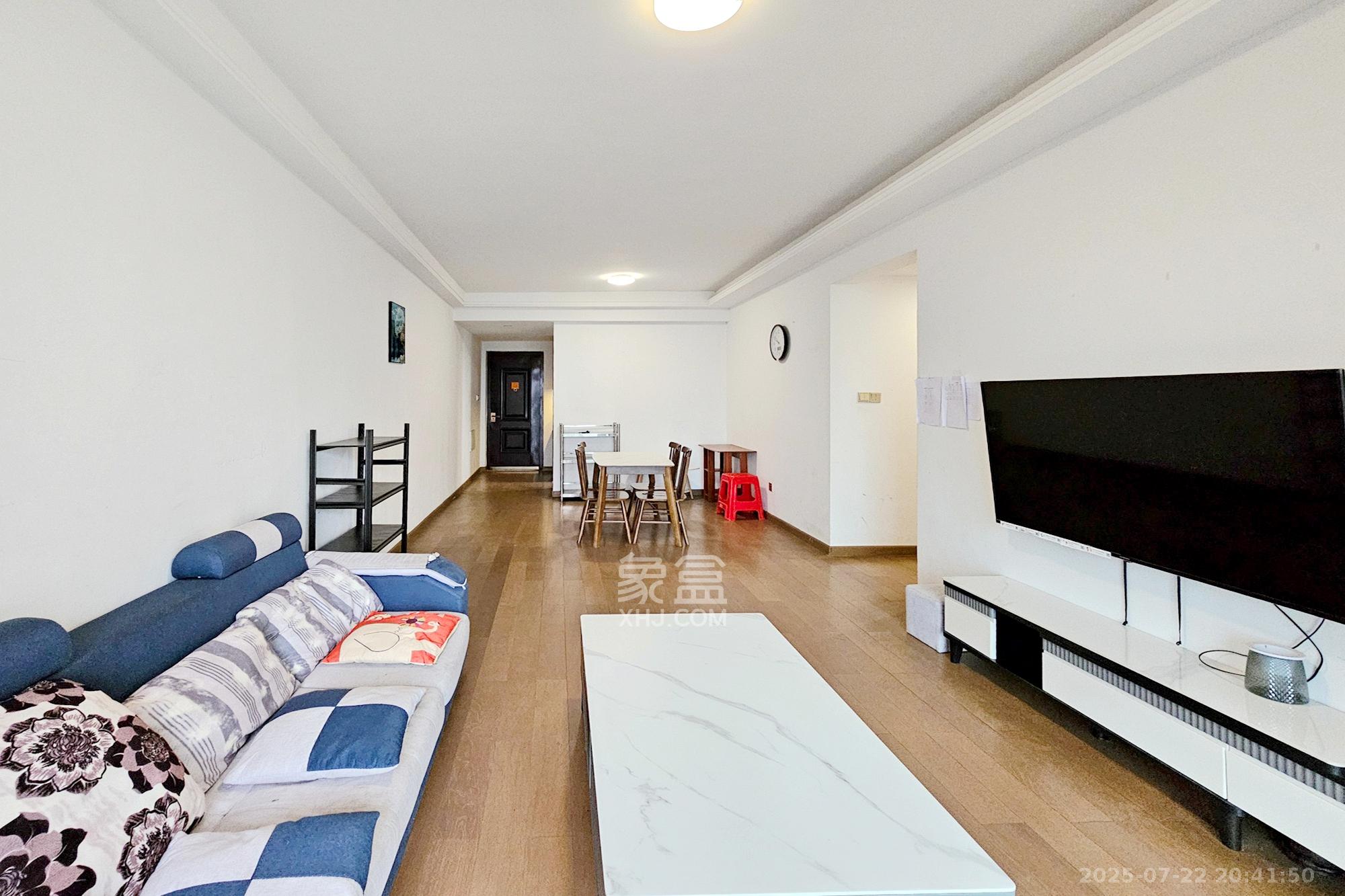 阳光城尚东湾蜜桃园 3室2厅1卫 112.0万 阳光城尚东湾蜜桃园 3室2厅1卫 112.0万客厅