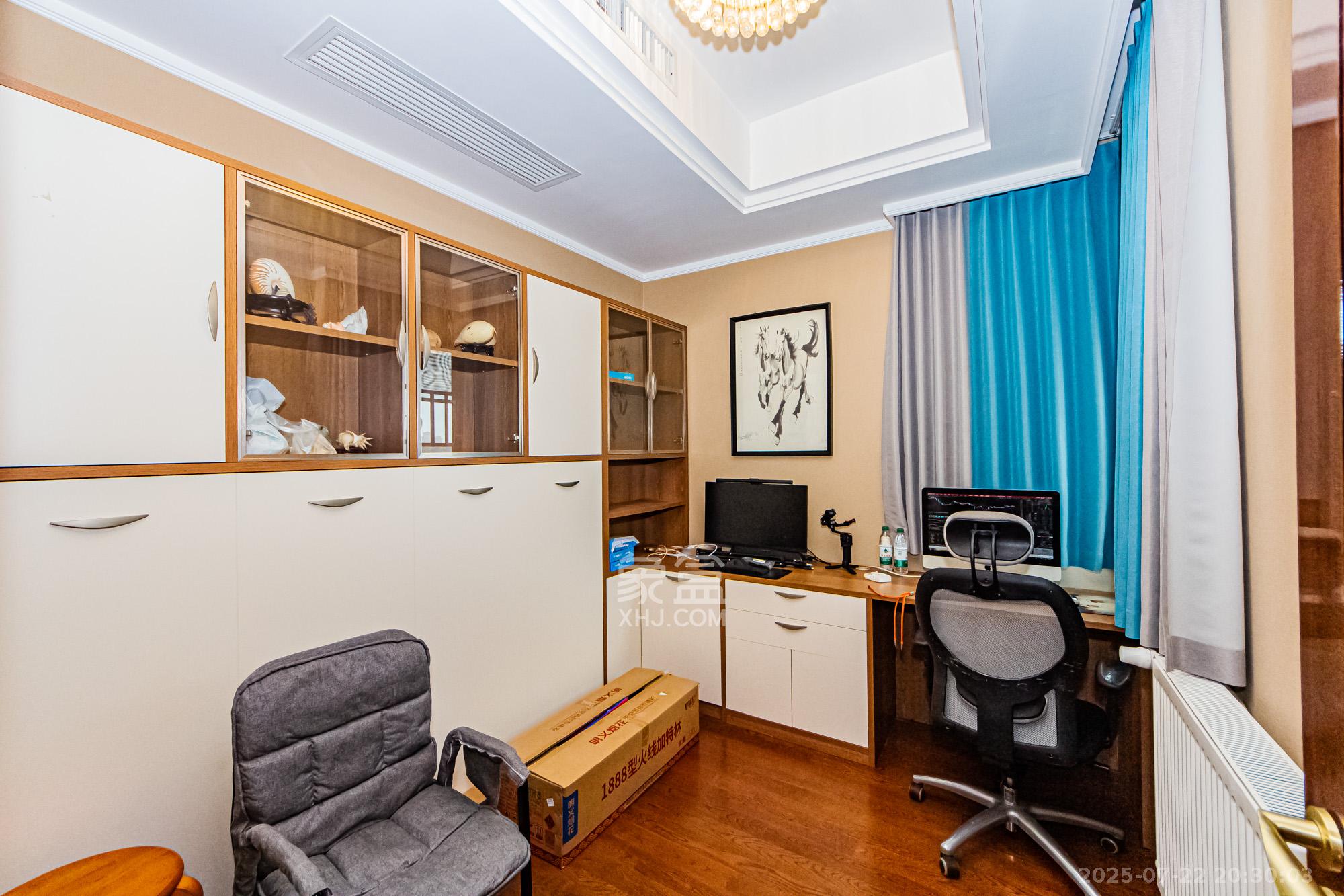 恒大御景半岛锦绣苑 4室2厅2卫 220.0万 恒大御景半岛锦绣苑 4室2厅2卫 220.0万卧室