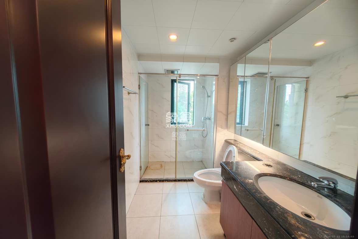 恒大翡翠华庭 3室2厅2卫 2200.0元/月 恒大翡翠华庭 3室2厅2卫 2200.0元/月室内图