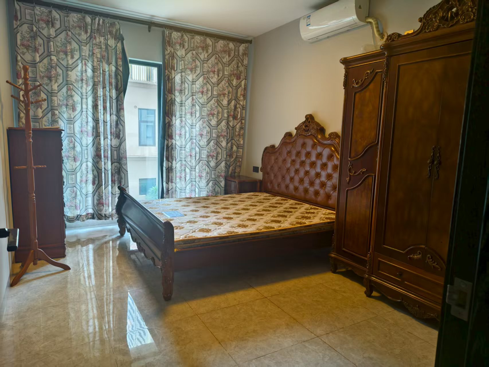 海航豪庭北苑 3室2厅2卫 5500.0元/月 海航豪庭北苑 3室2厅2卫 5500.0元/月室内图