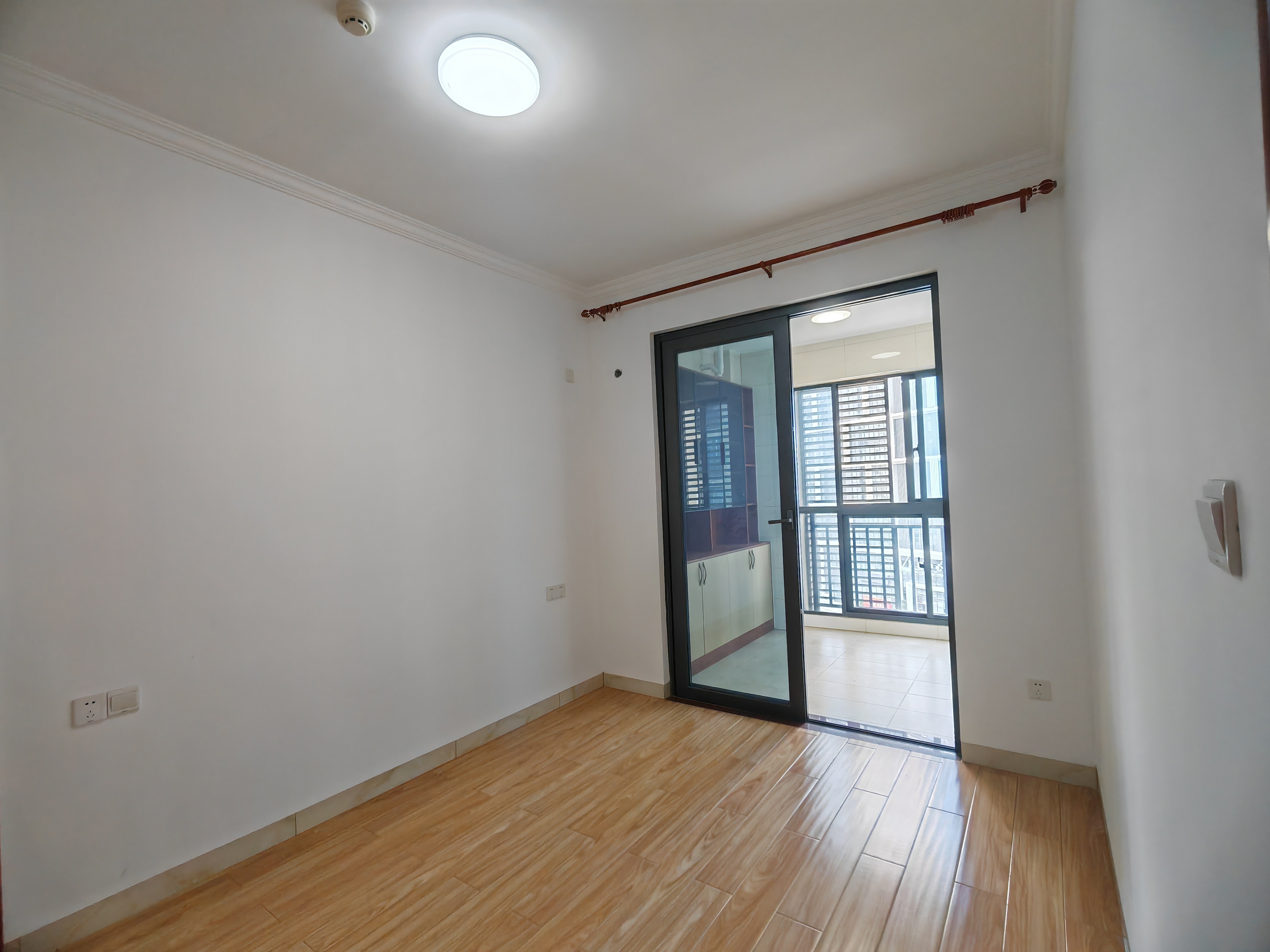 海航豪庭南苑 3室2厅2卫 297.0万 海航豪庭南苑 3室2厅2卫 297.0万客厅