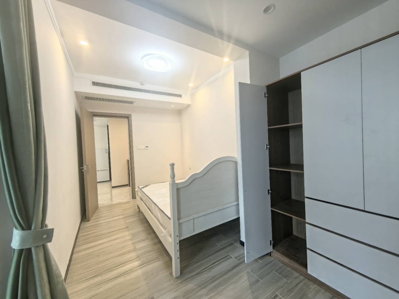 海域阳光(一二期) 2室2厅1卫 2600.0元/月 海域阳光(一二期) 2室2厅1卫 2600.0元/月室内图