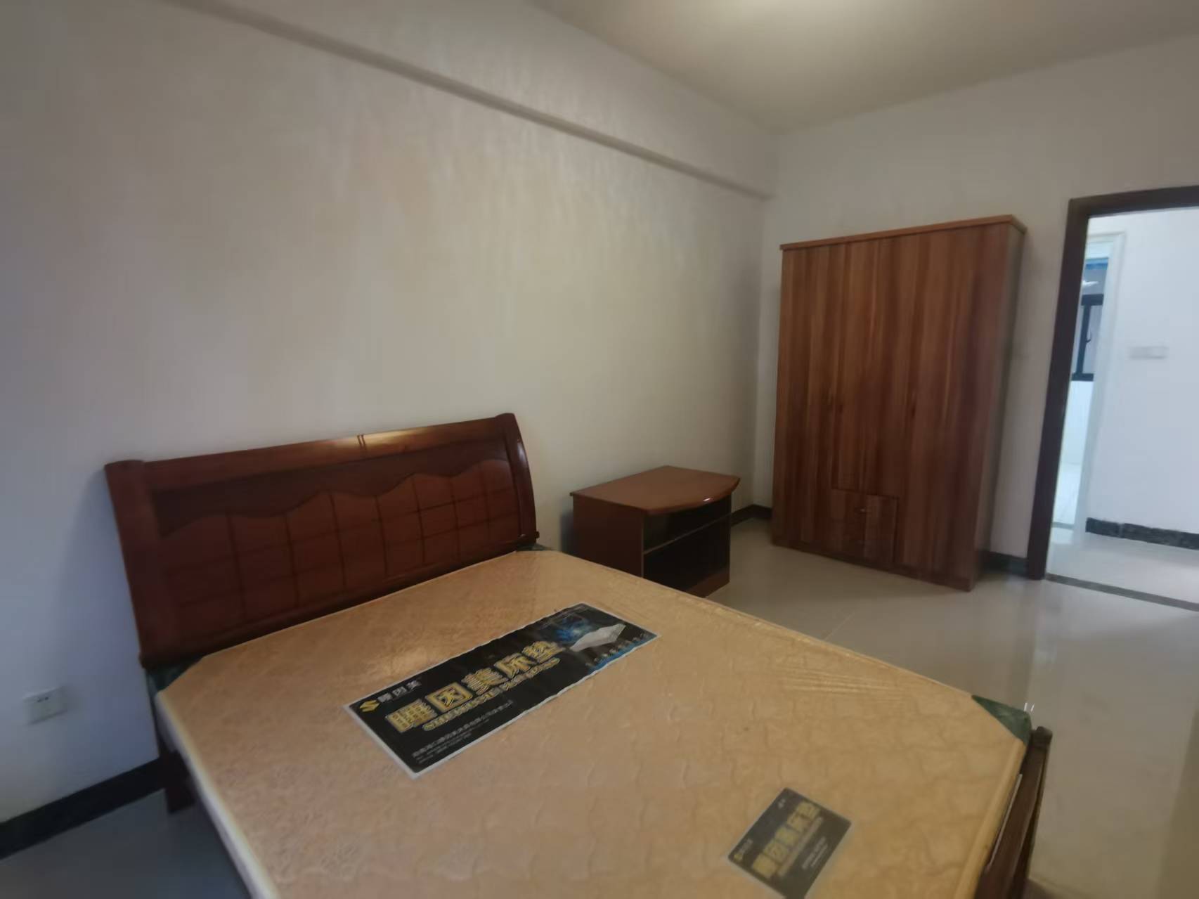 万景峰一期  3室2厅2卫    2300.0元/月 万景峰一期  3室2厅2卫    2300.0元/月室内图