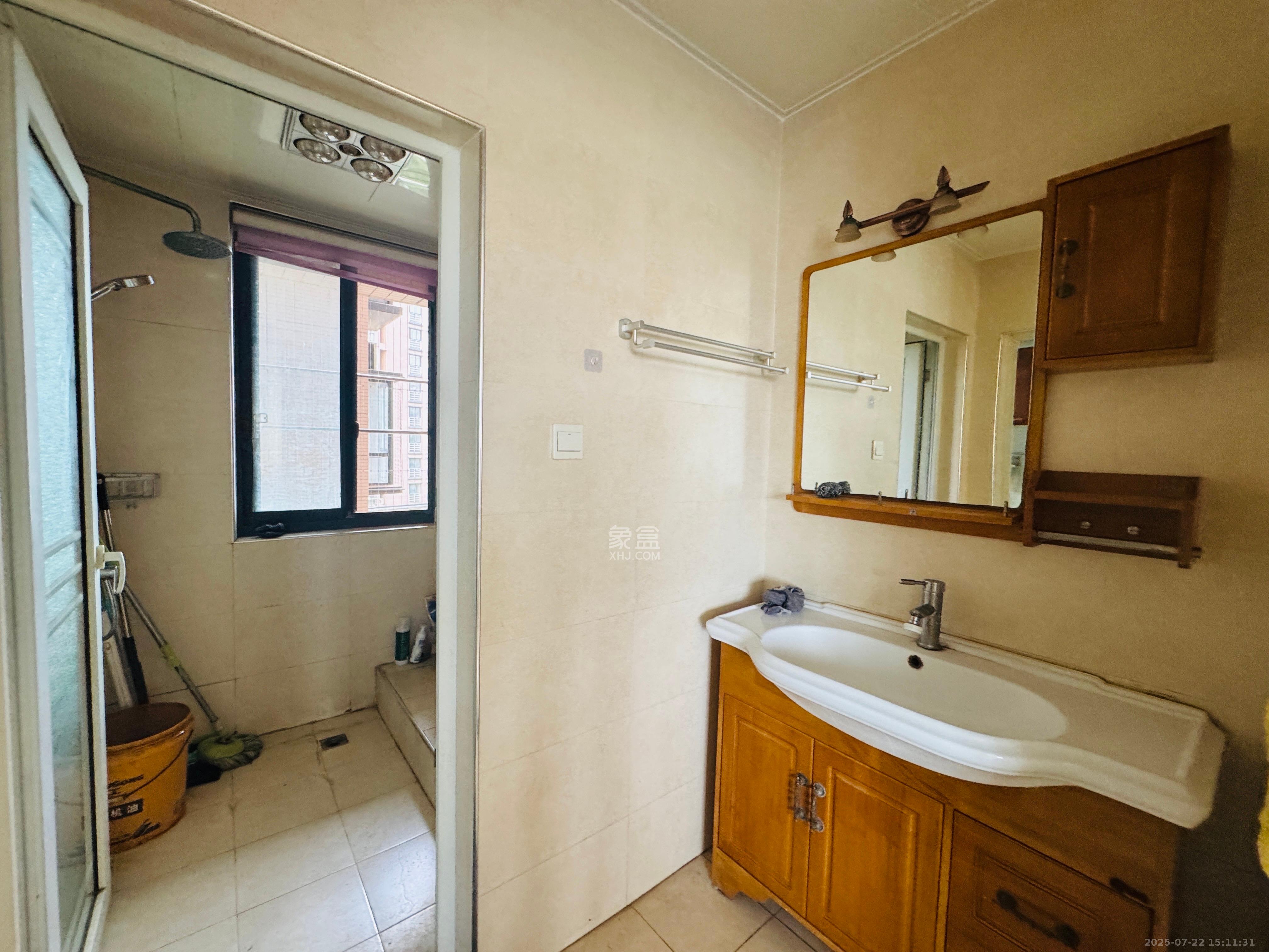 瑞都华庭(华庭美苑)  3室2厅2卫    2500.0元/月 瑞都华庭(华庭美苑)  3室2厅2卫    2500.0元/月室内图