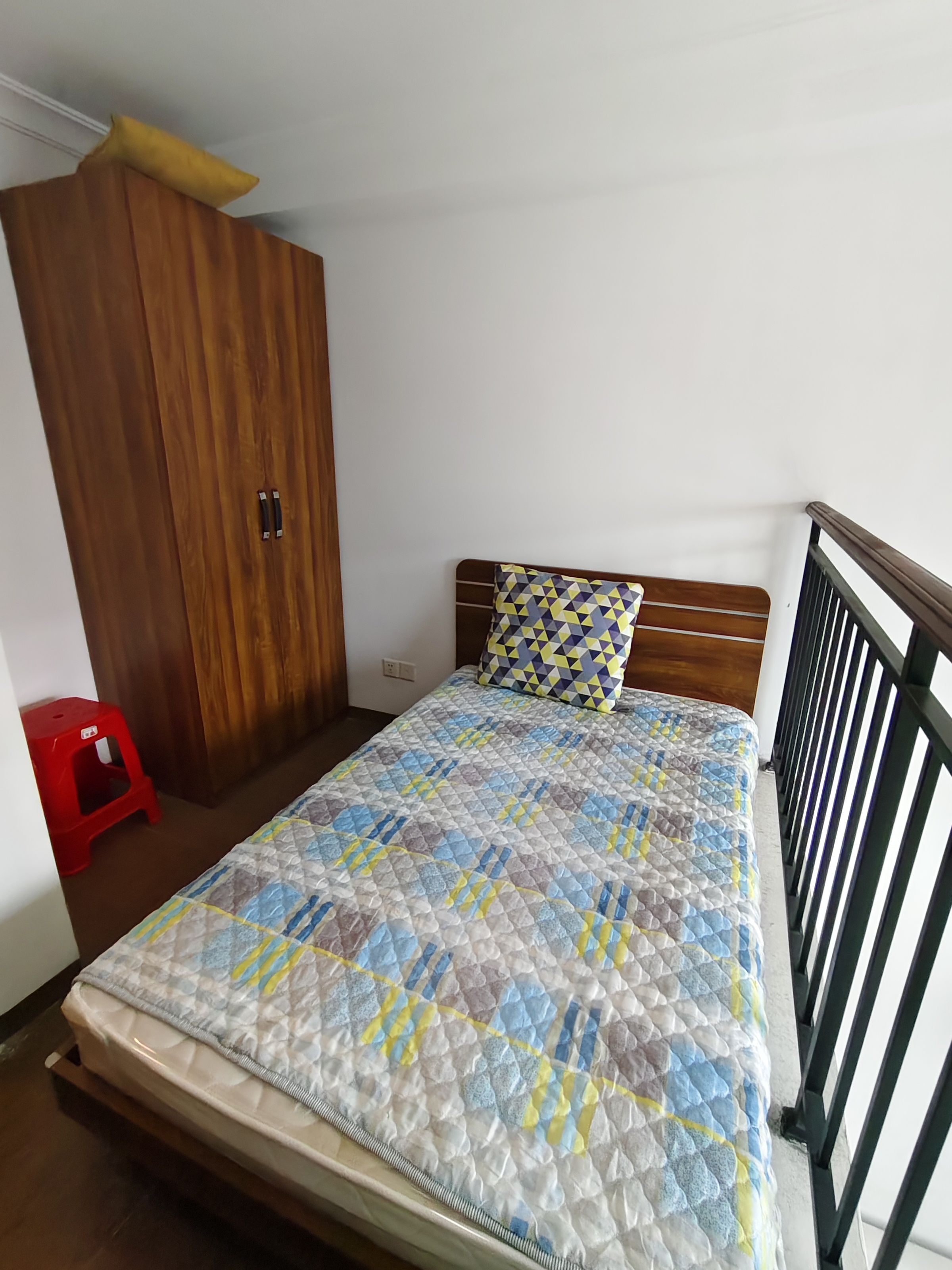 碧桂园一、二期(中央首府) 3室1厅1卫 2600.0元/月 碧桂园一、二期(中央首府) 3室1厅1卫 2600.0元/月室内图