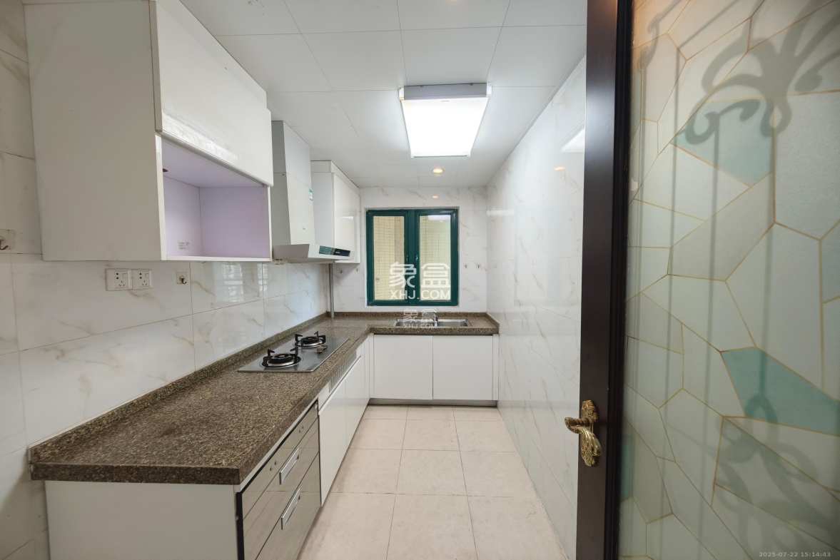 恒大翡翠华庭 3室2厅2卫 2200.0元/月 恒大翡翠华庭 3室2厅2卫 2200.0元/月室内图