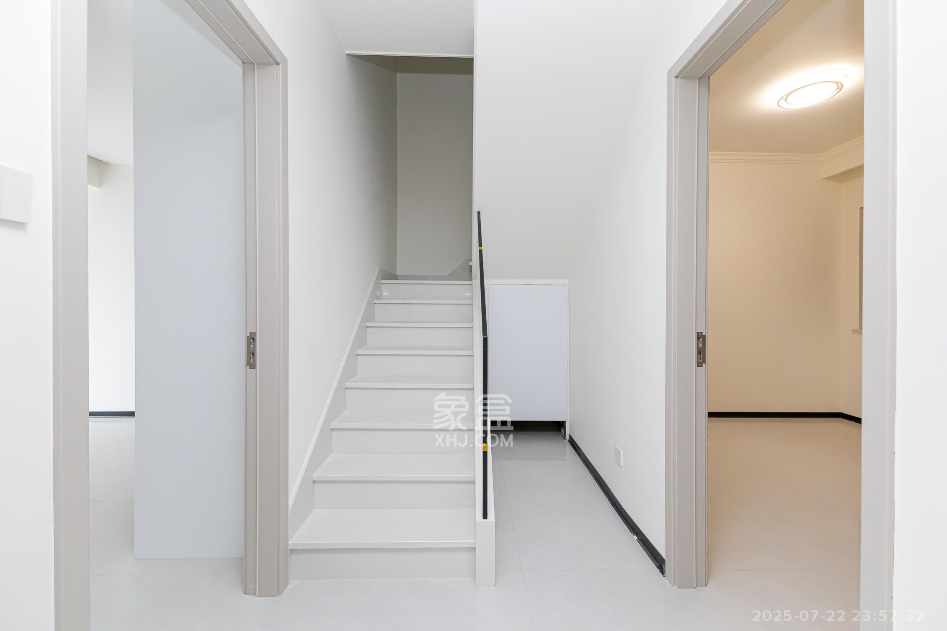 越秀湘江星汇城二期 4室2厅2卫 119.0万 越秀湘江星汇城二期 4室2厅2卫 119.0万客厅