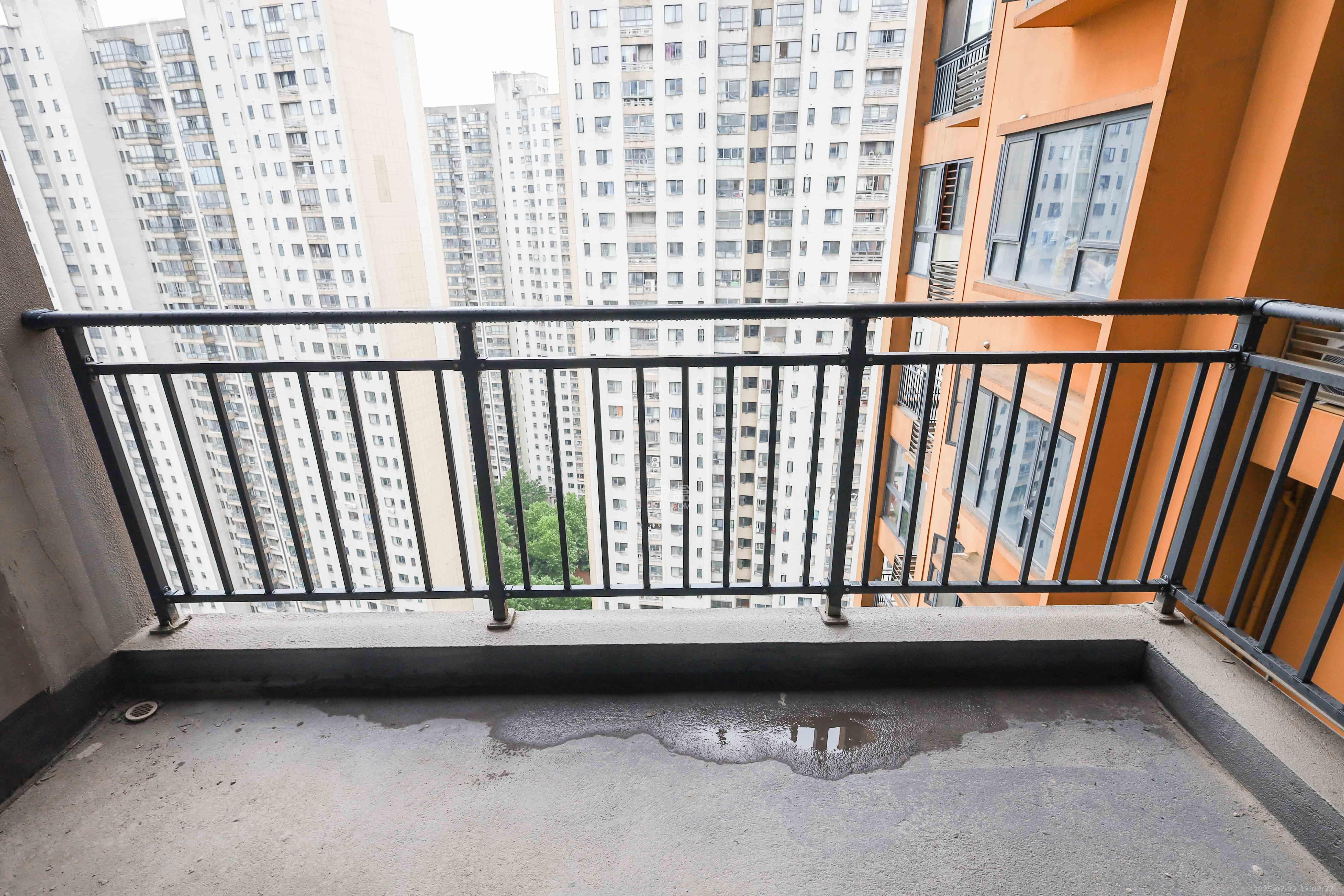 好莱城(弘德西街) 4室2厅2卫 118.0万 好莱城(弘德西街) 4室2厅2卫 118.0万阳台