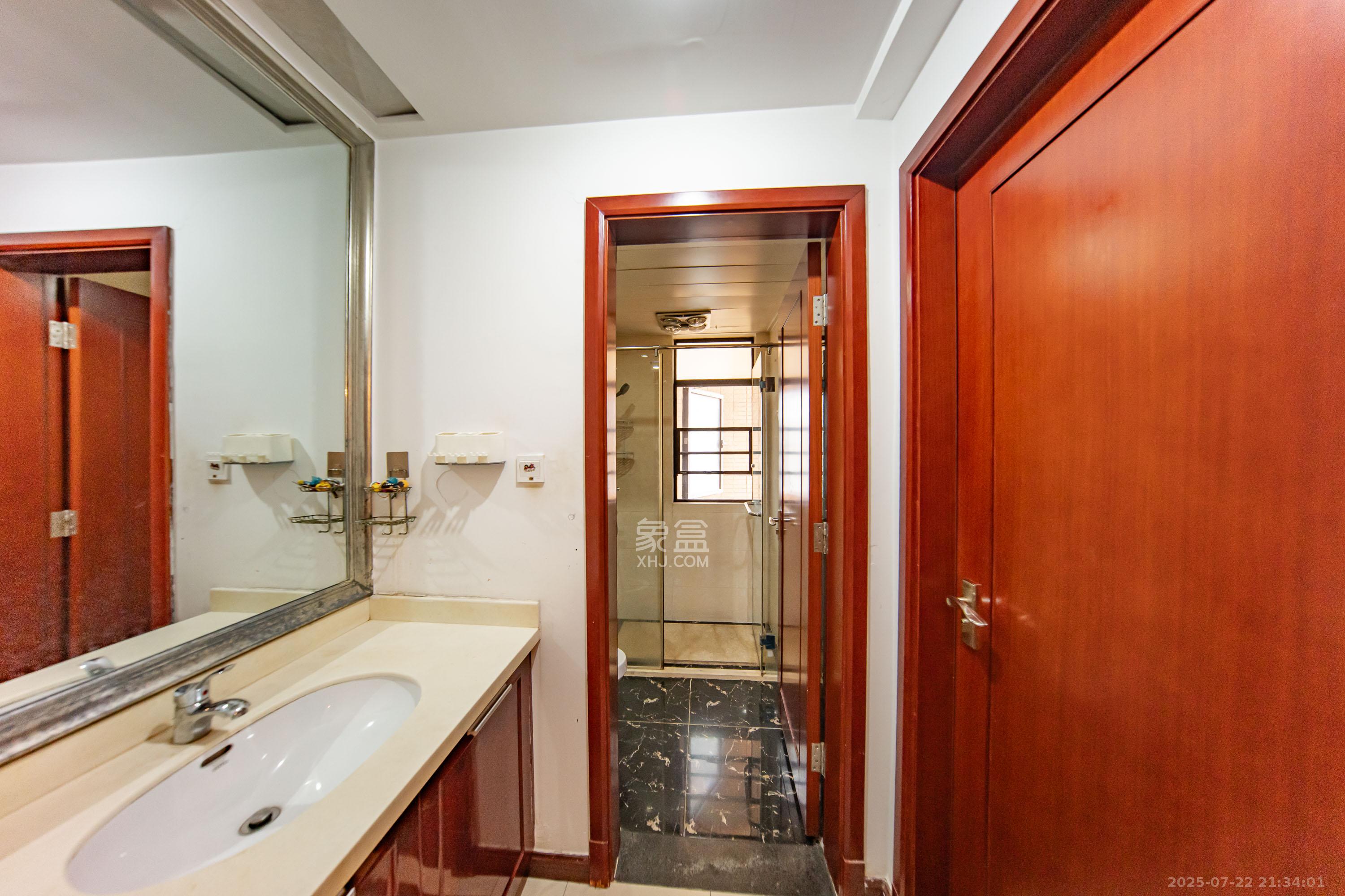 中海国际四期 2室2厅1卫 54.8万 中海国际四期 2室2厅1卫 54.8万卫生间