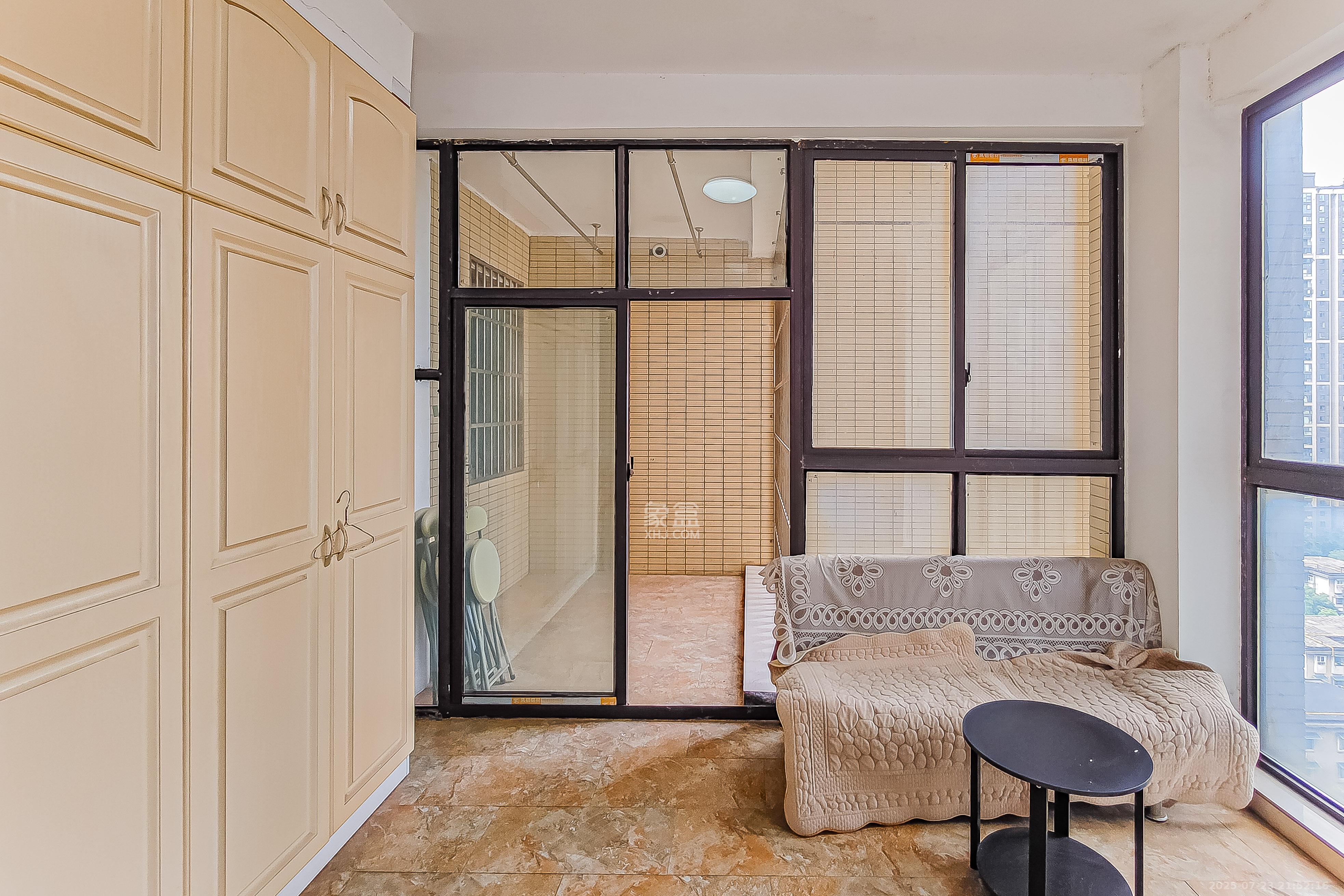 大鸿杰座  3室2厅2卫    137.8万 大鸿杰座  3室2厅2卫    137.8万阳台