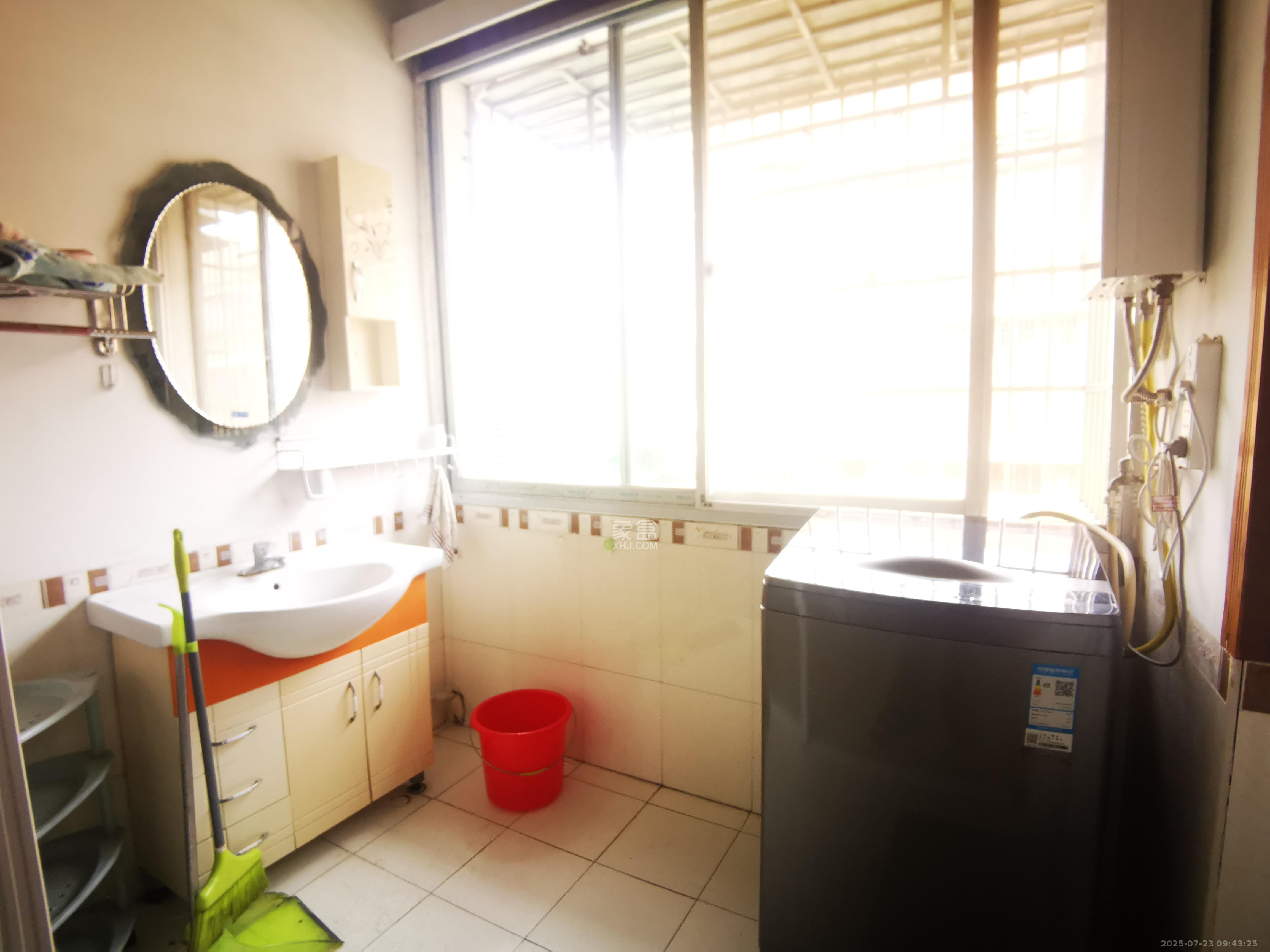 莲乡公寓  4室2厅1卫    1500.0元/月 莲乡公寓  4室2厅1卫    1500.0元/月室内图