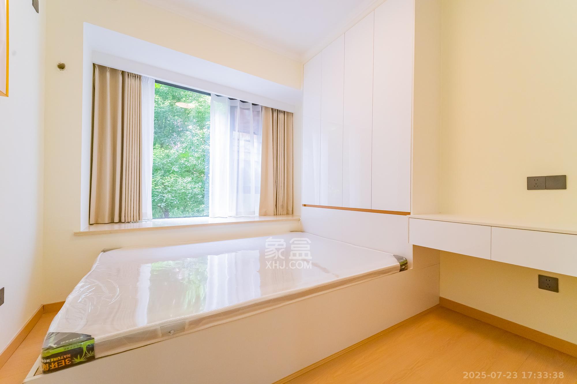 华润凤凰城二期  4室2厅1卫    82.8万卧室