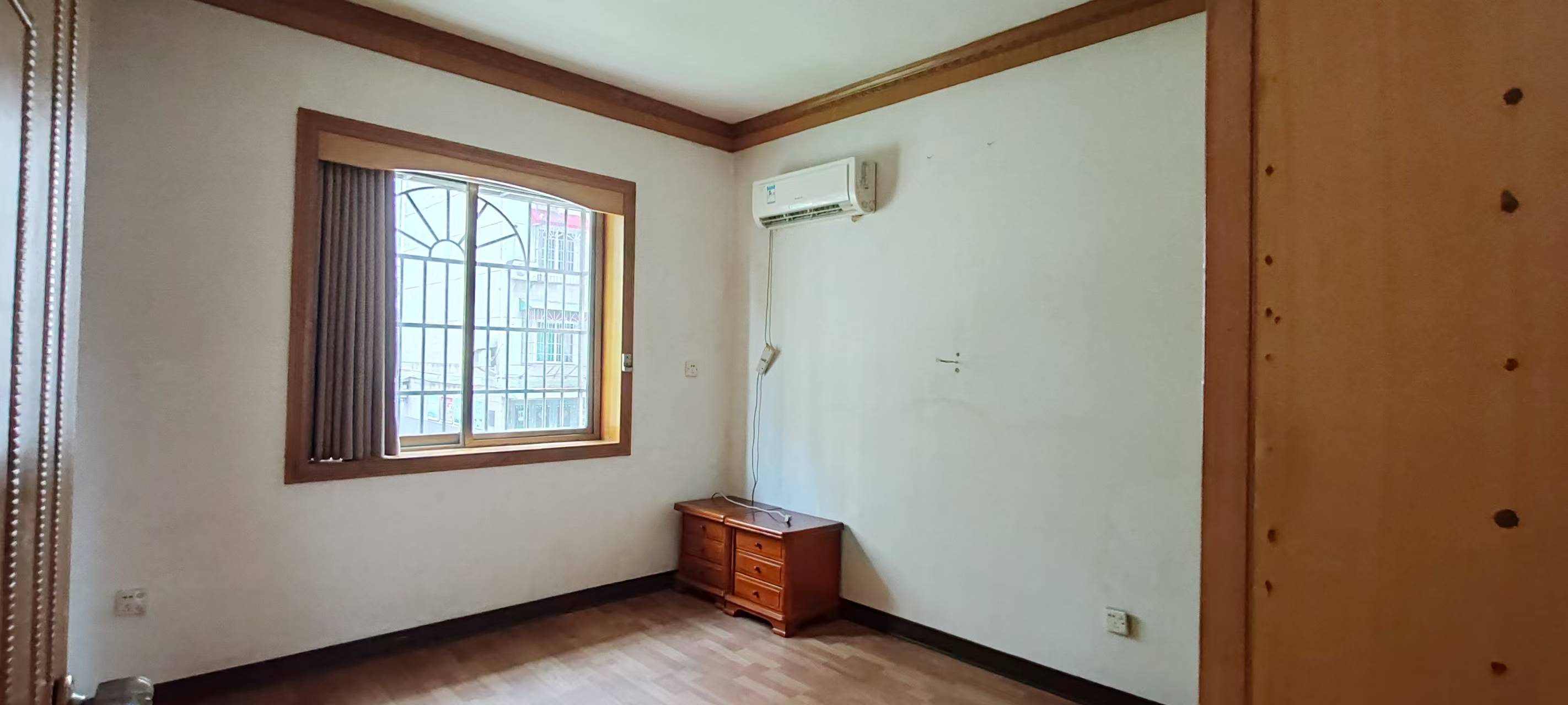 中级人民法院家属楼 4室2厅2卫 49.8万 中级人民法院家属楼 4室2厅2卫 49.8万室内图