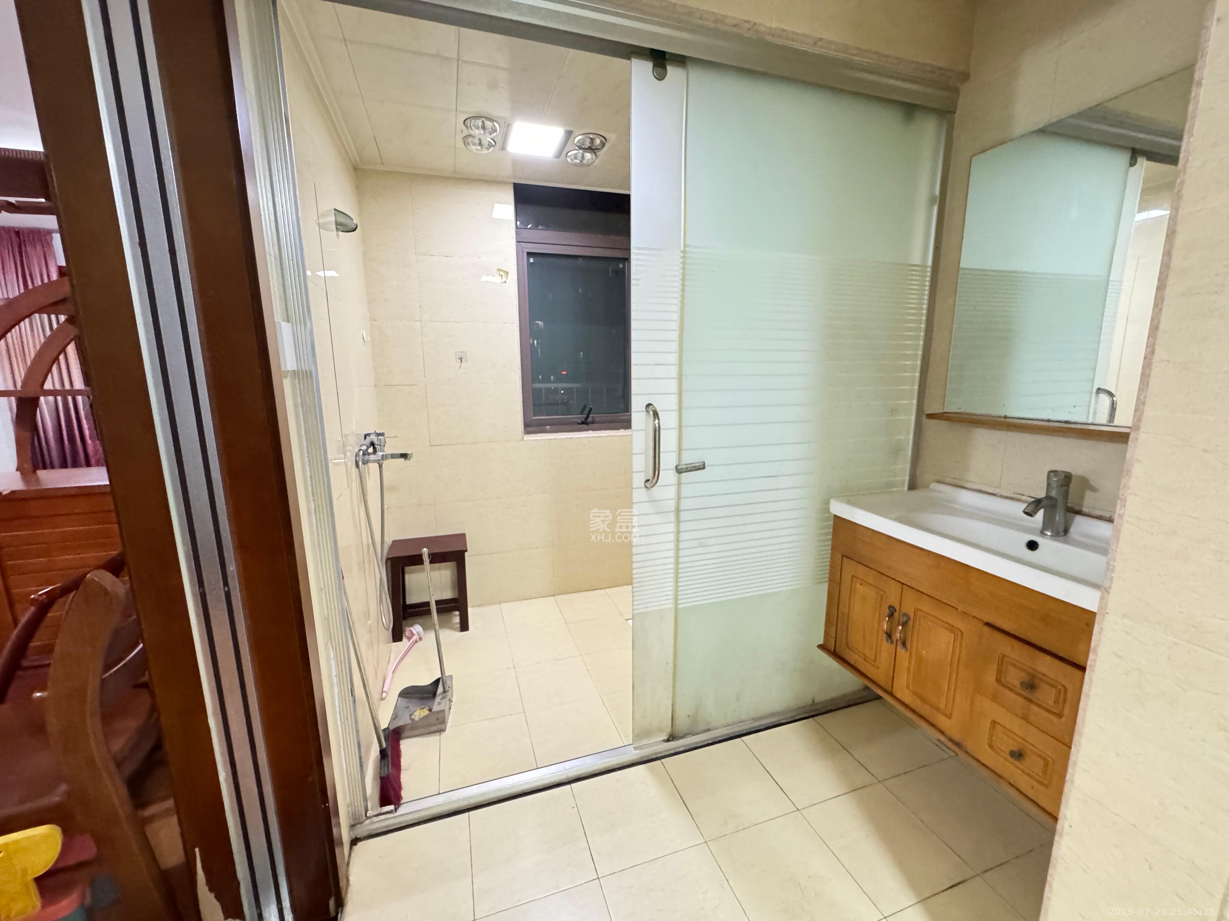 同鑫家园 3室2厅2卫 2950.0元/月 同鑫家园 3室2厅2卫 2950.0元/月室内图