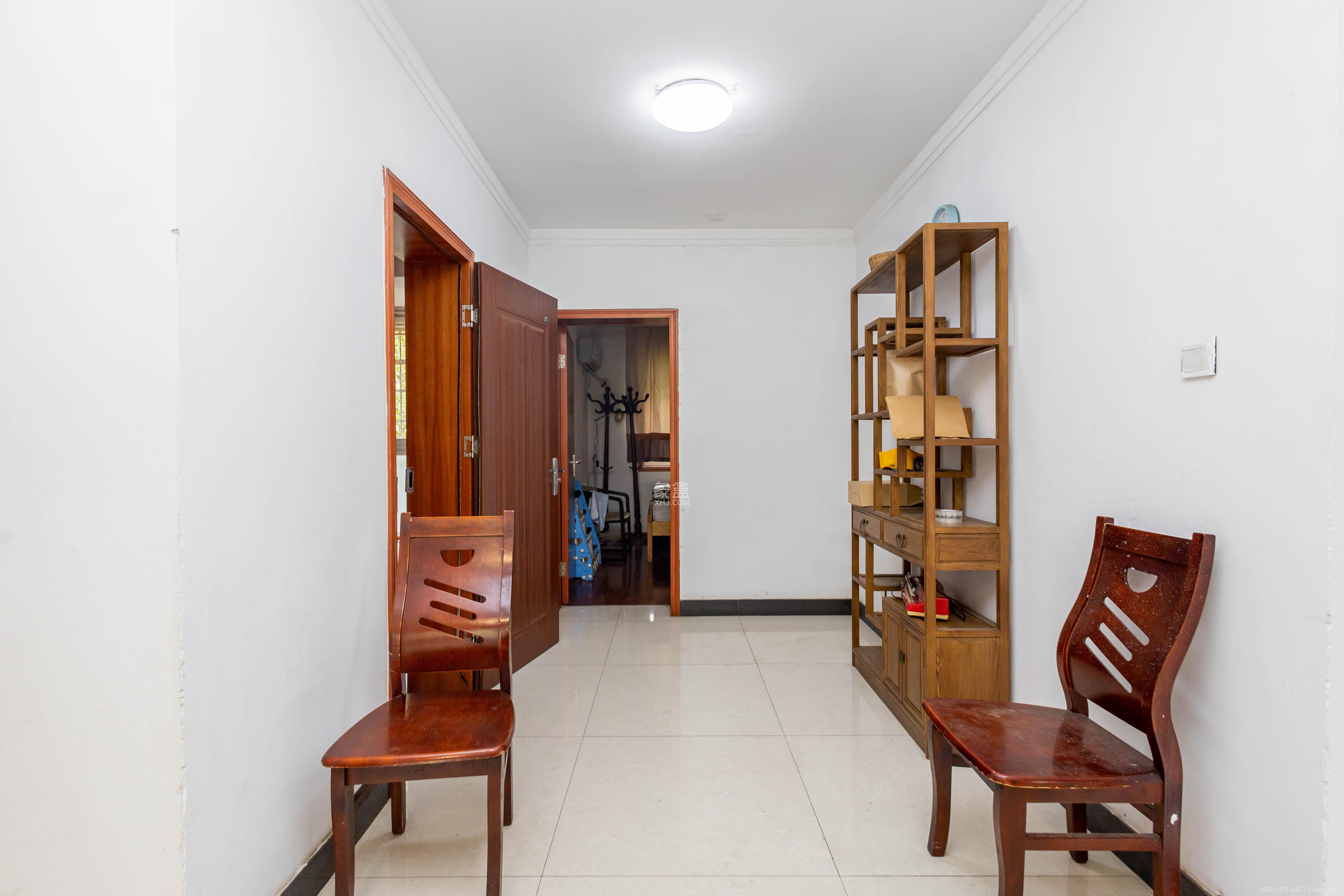 东岸锦城(东方人家)  3室2厅1卫   52.00万 东岸锦城(东方人家)  3室2厅1卫   52.00万客厅