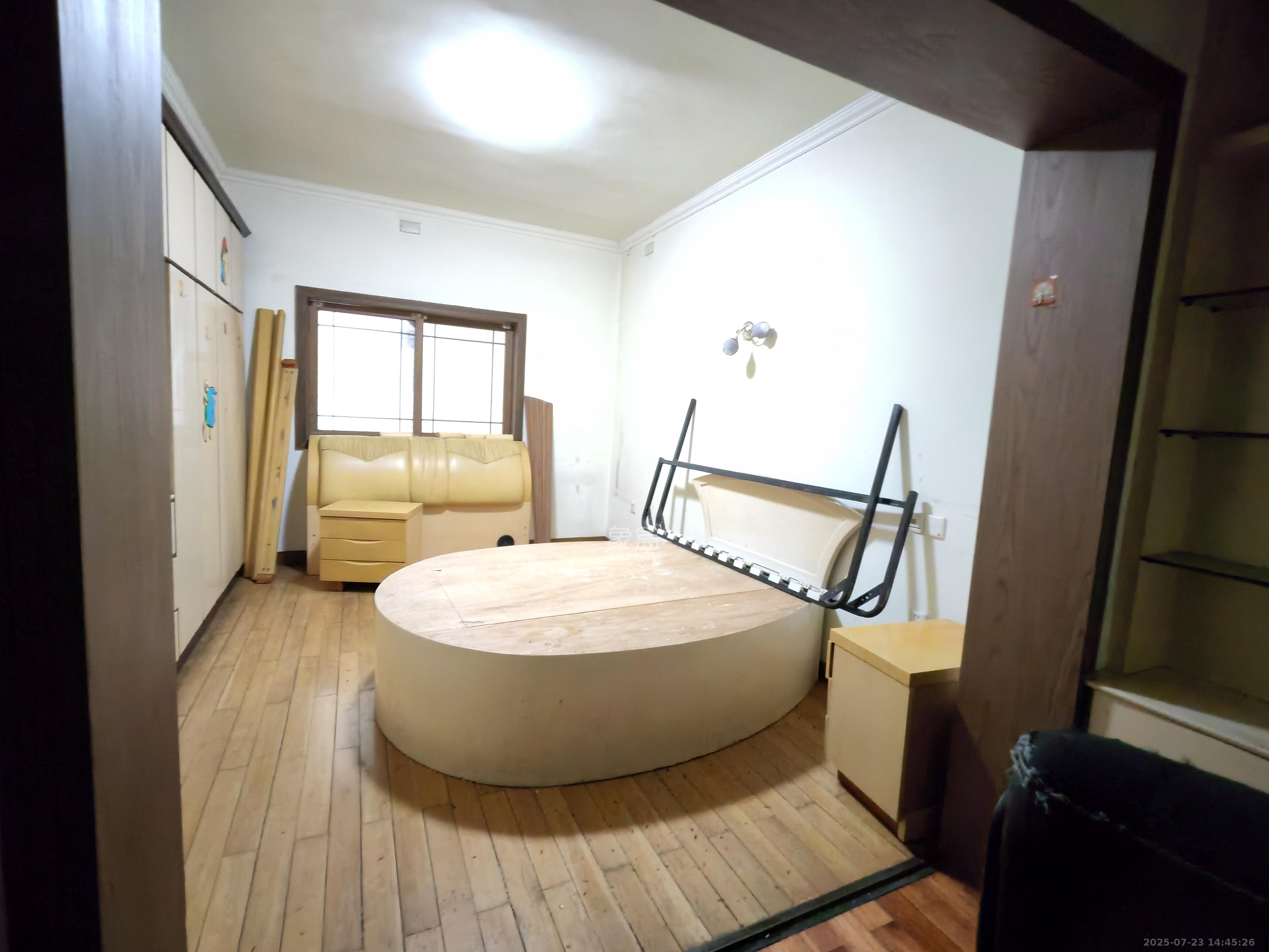 荷花园保险公司宿舍  4室2厅1卫    1800.0元/月室内图