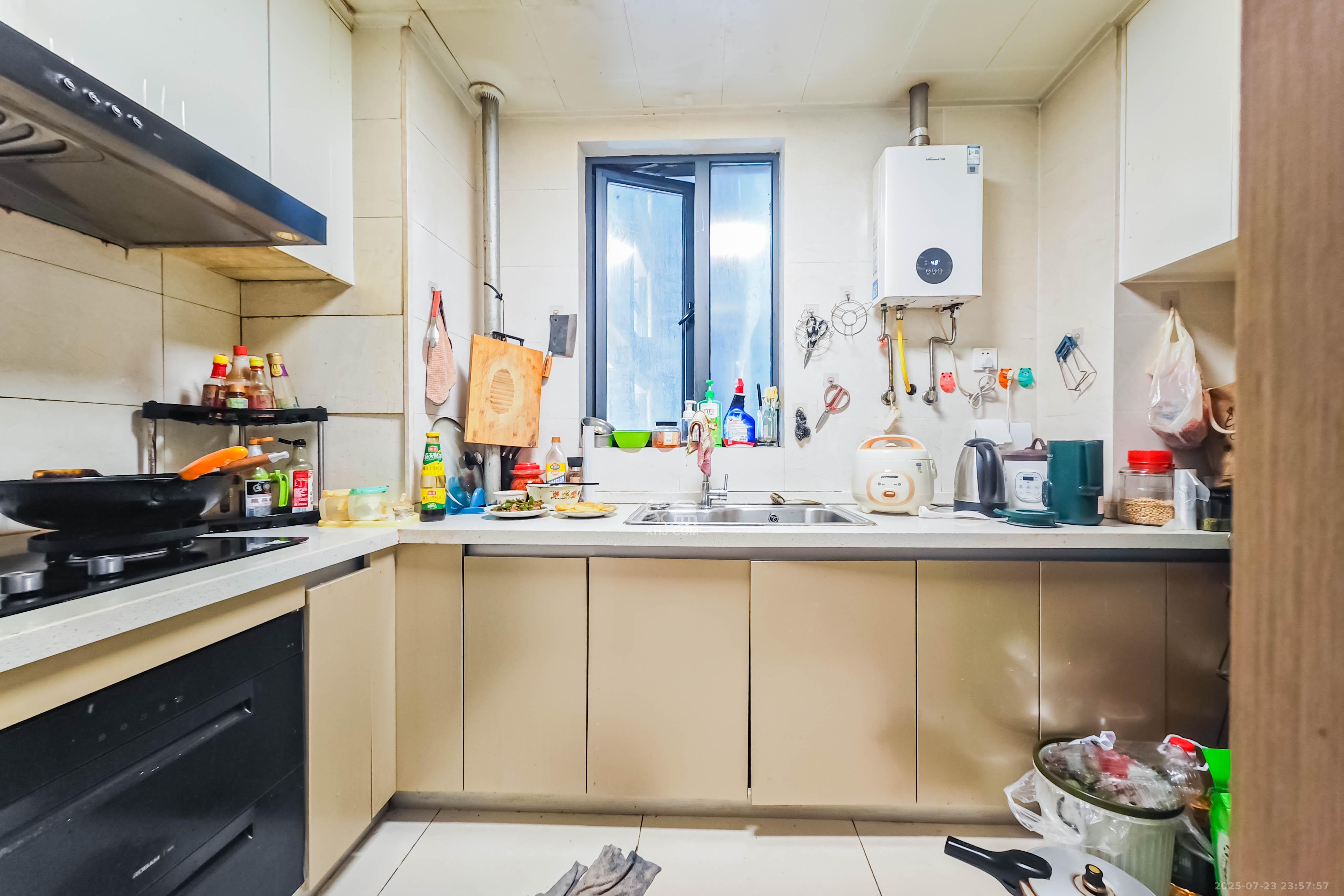 长沙高铁吾悦广场 3室2厅2卫 105.0万 长沙高铁吾悦广场 3室2厅2卫 105.0万厨房