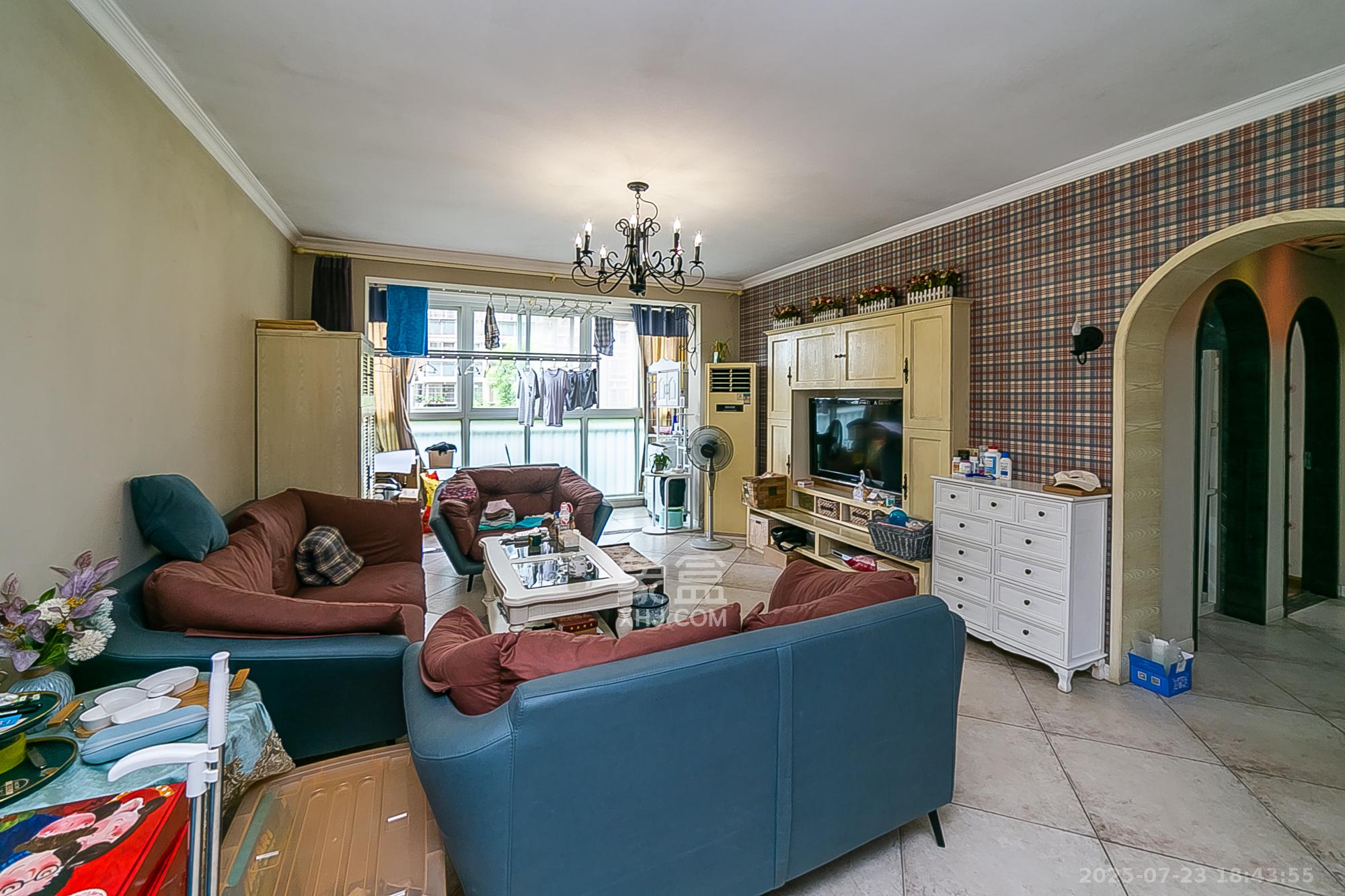 金碧文华 3室2厅1卫 88.0万 金碧文华 3室2厅1卫 88.0万客厅