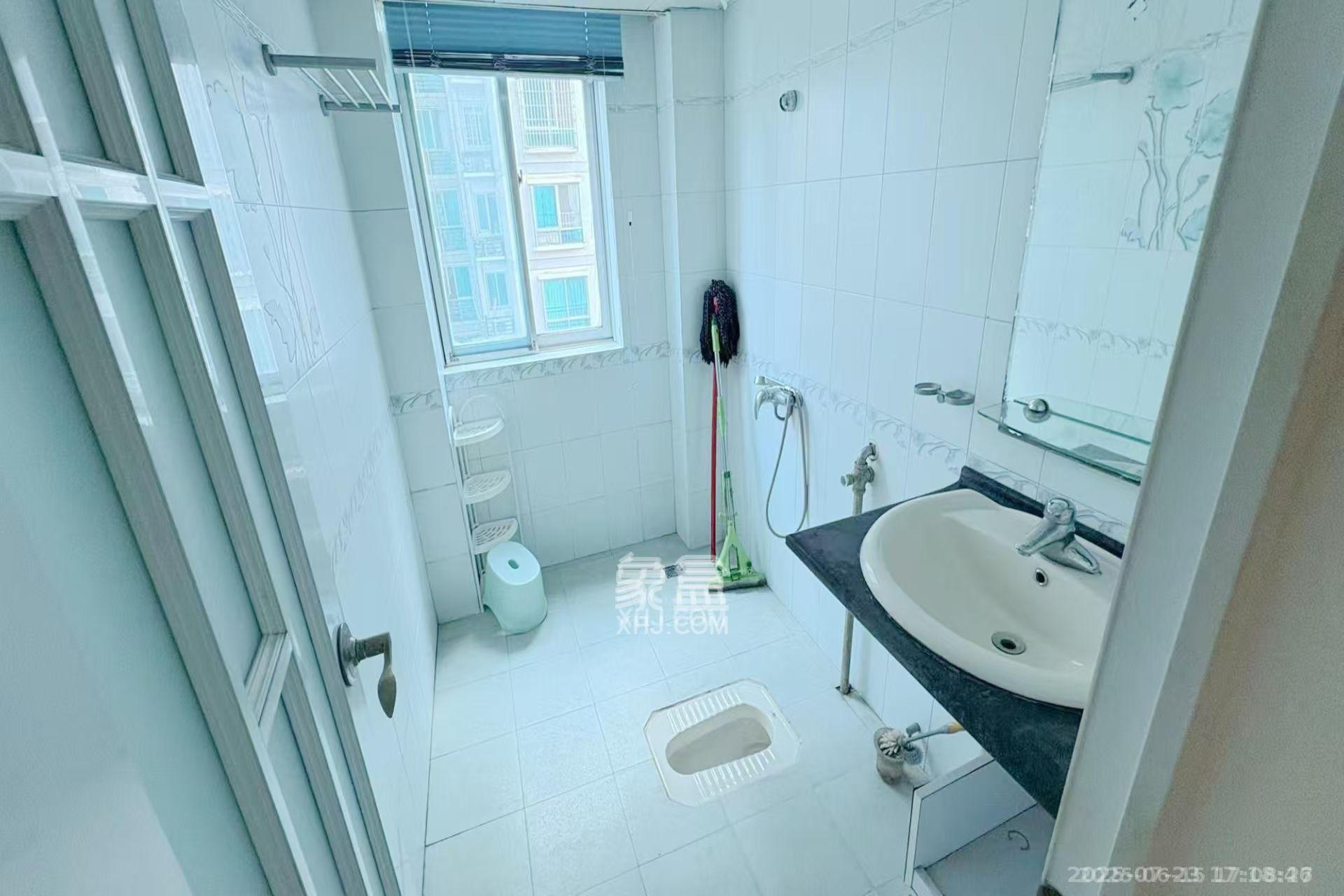 颐美园 3室2厅2卫 2600.0元/月 颐美园 3室2厅2卫 2600.0元/月室内图