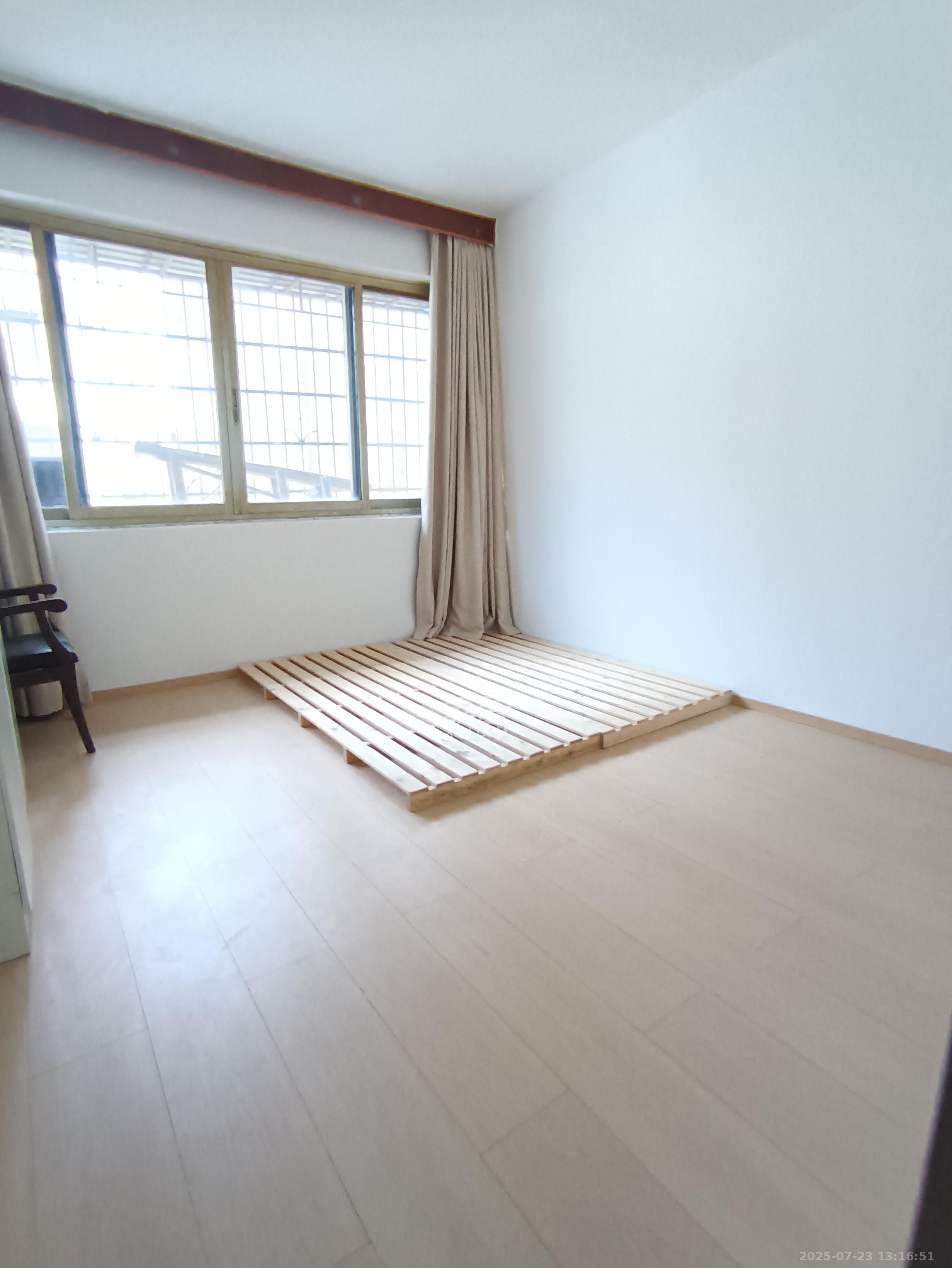 铭园小区 3室1厅1卫 2700.0元/月 铭园小区 3室1厅1卫 2700.0元/月室内图