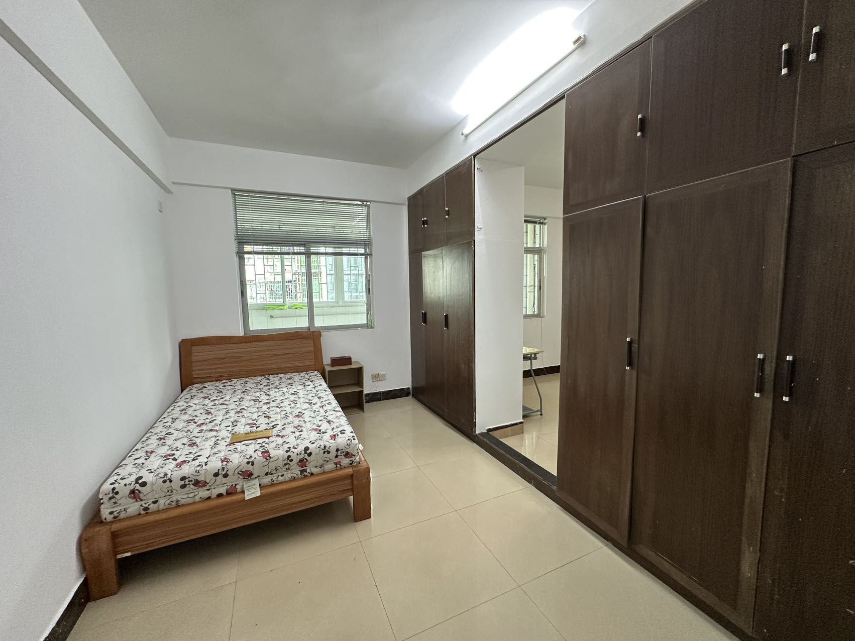 交警总队公寓 3室2厅1卫 2400.0元/月 交警总队公寓 3室2厅1卫 2400.0元/月室内图