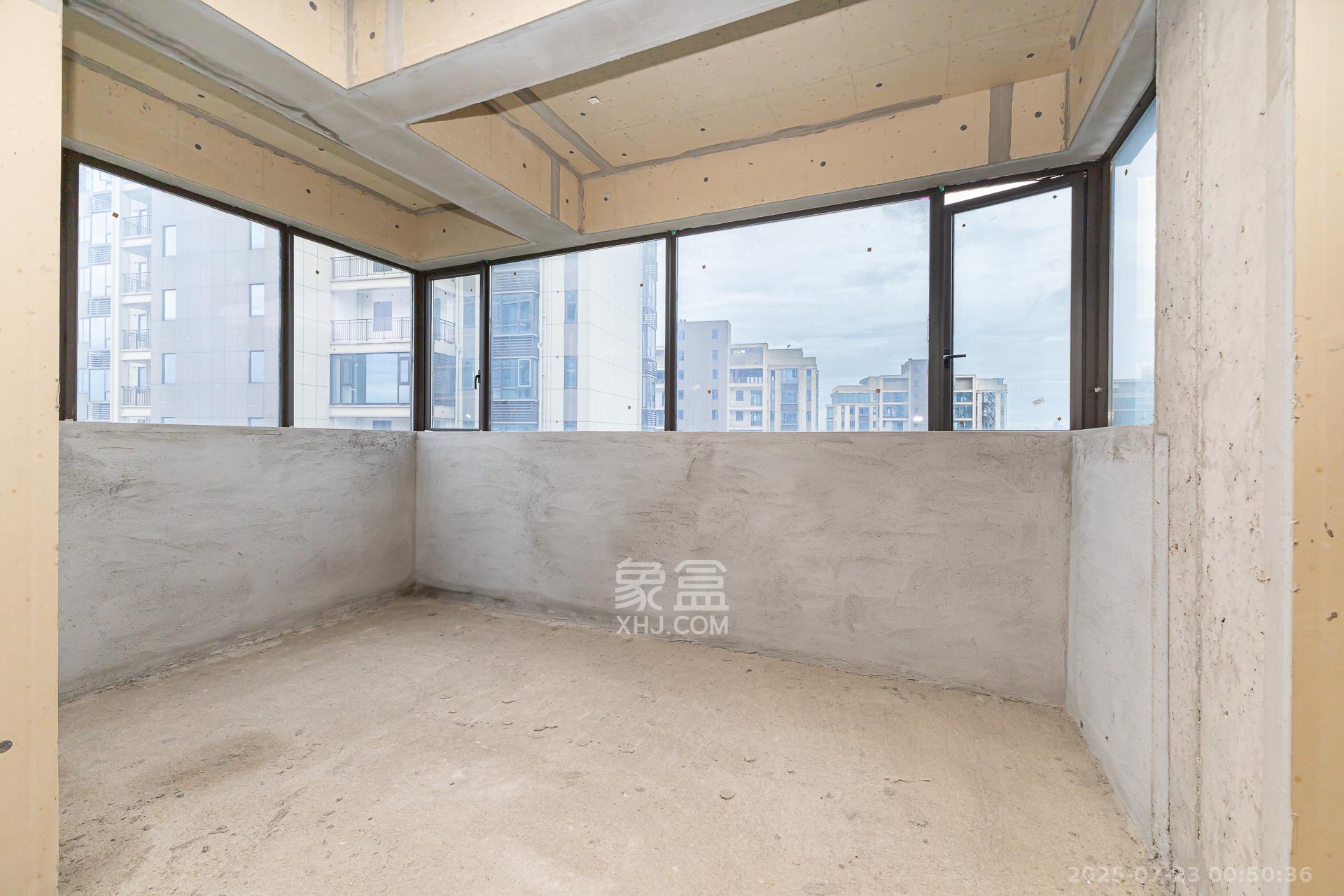 润和湘江天地E区  4室2厅2卫    240.0万 润和湘江天地E区  4室2厅2卫    240.0万阳台