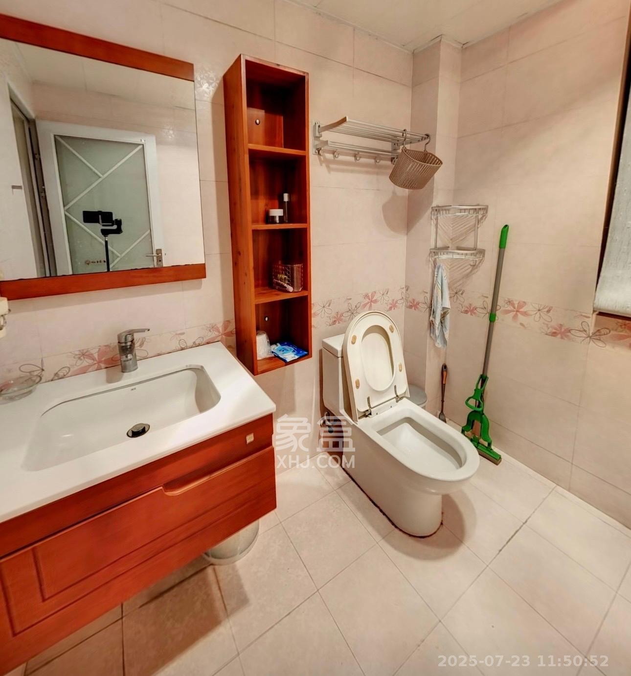 藏珑湖上国际花园 4室2厅2卫 3400.0元/月 藏珑湖上国际花园 4室2厅2卫 3400.0元/月室内图