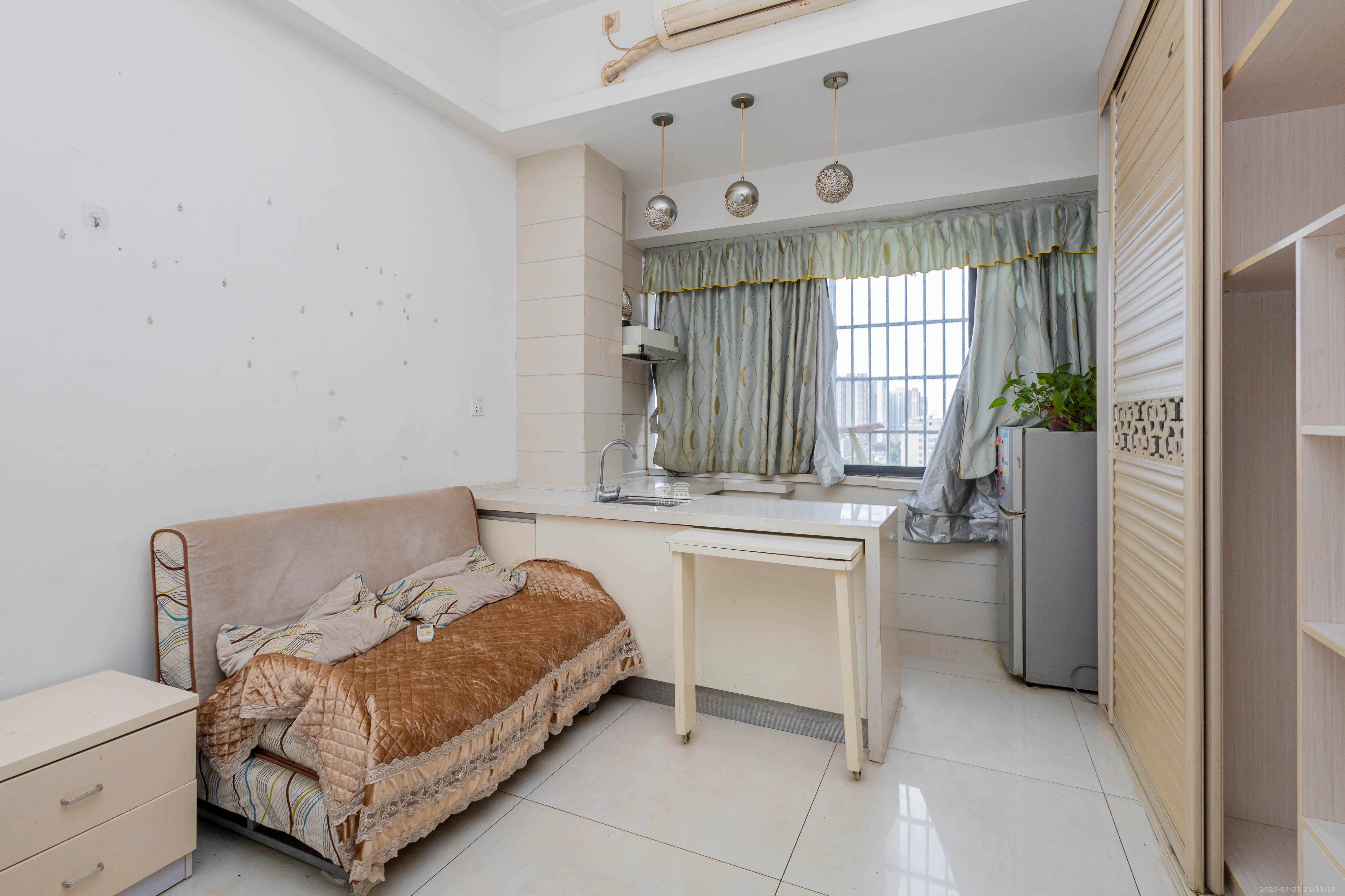 佐佑大厦 1室1厅1卫 18.0万 佐佑大厦 1室1厅1卫 18.0万客厅