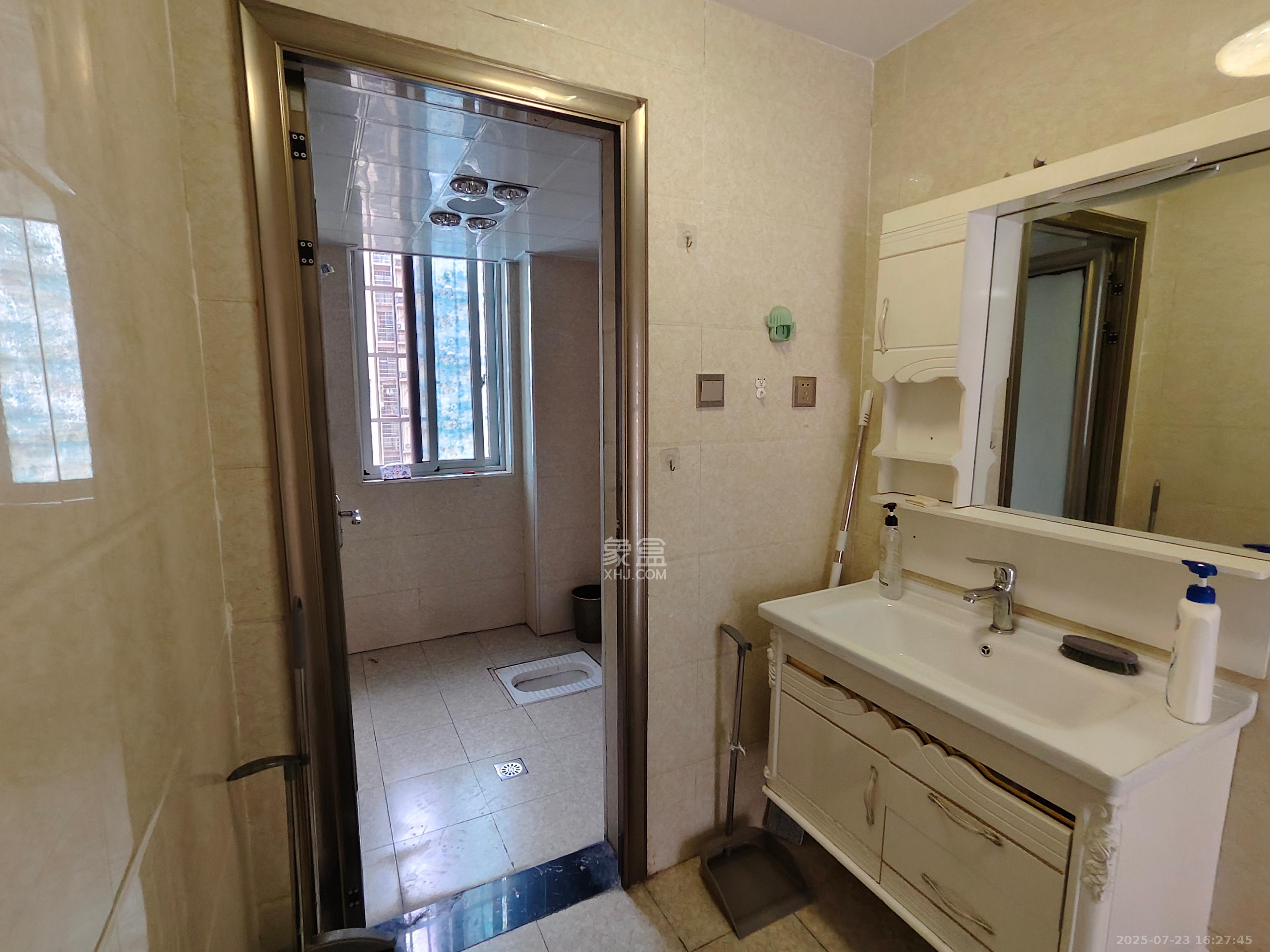 星城新宇莲景苑  1室2厅1卫    2600.0元/月 星城新宇莲景苑  1室2厅1卫    2600.0元/月室内图