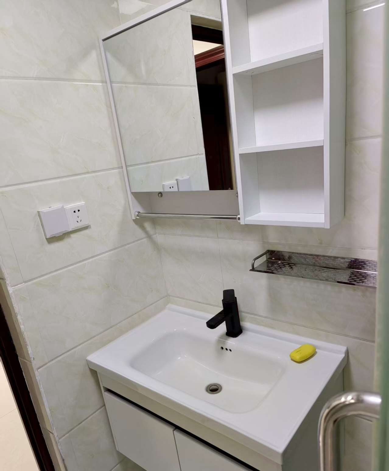 崇和中苑 2室1厅1卫 2100.0元/月 崇和中苑 2室1厅1卫 2100.0元/月室内图