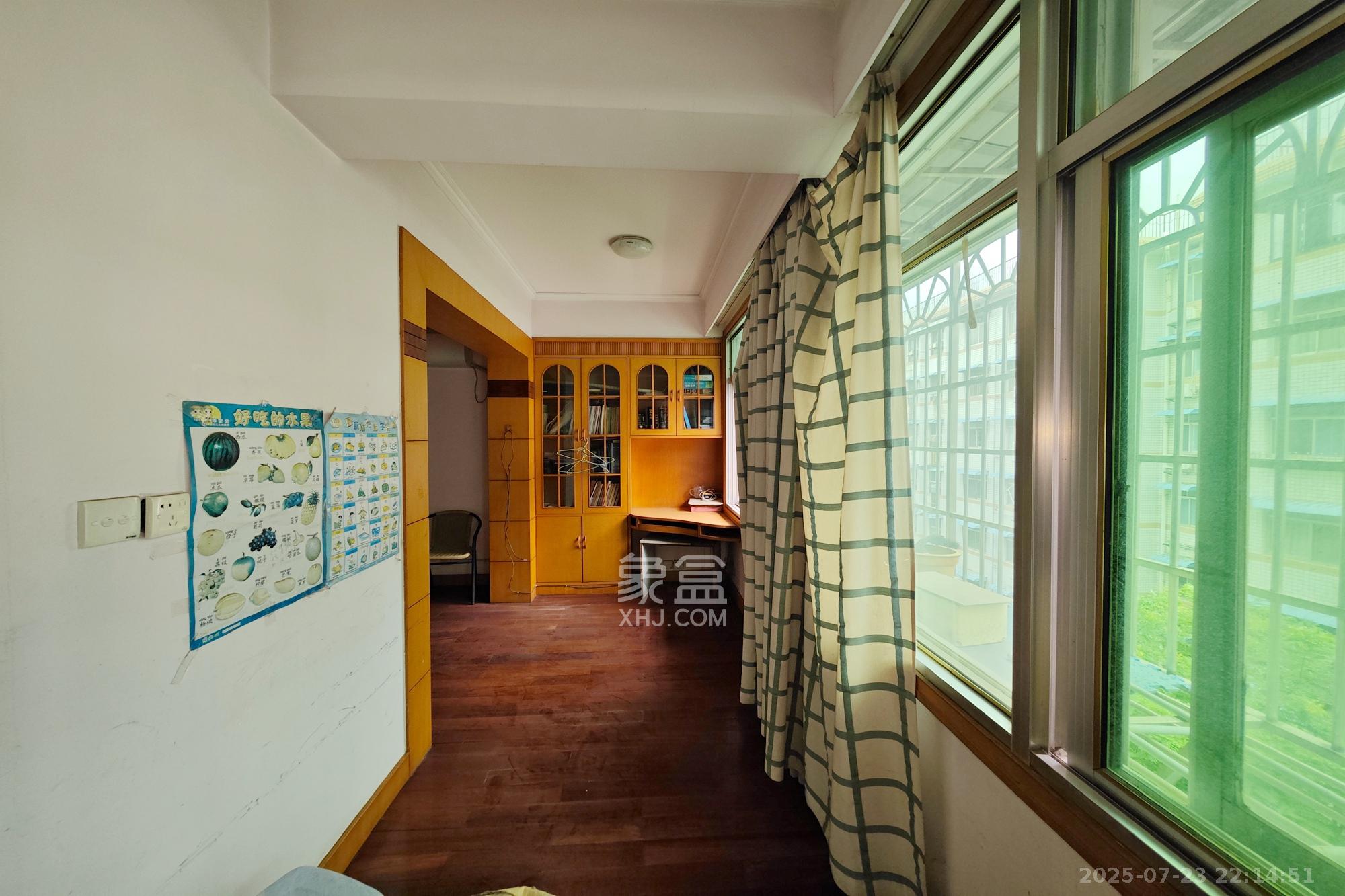 法官公寓 3室2厅2卫 88.0万 法官公寓 3室2厅2卫 88.0万阳台