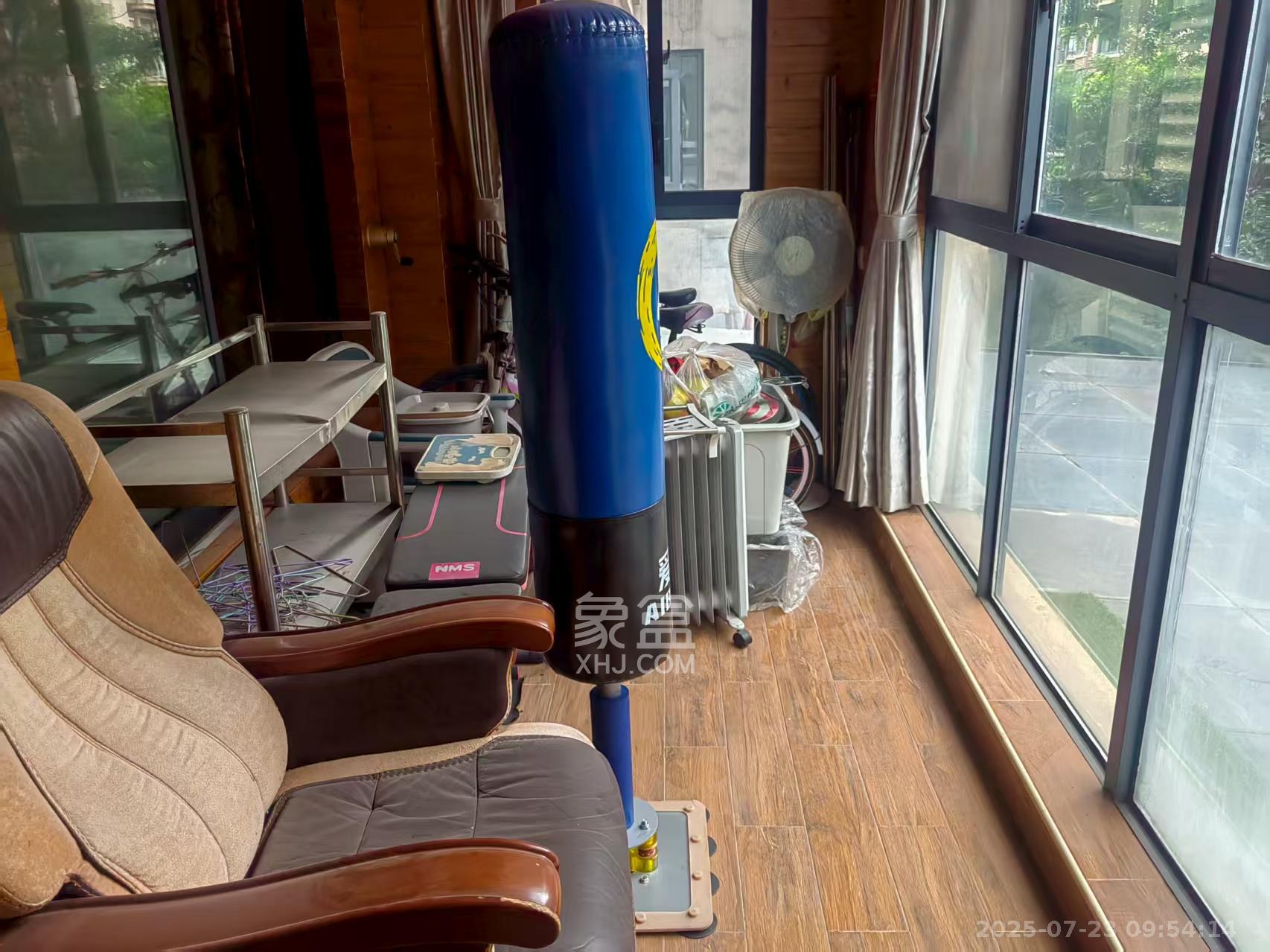 格兰小镇  4室2厅2卫   2800.00元/月室内图
