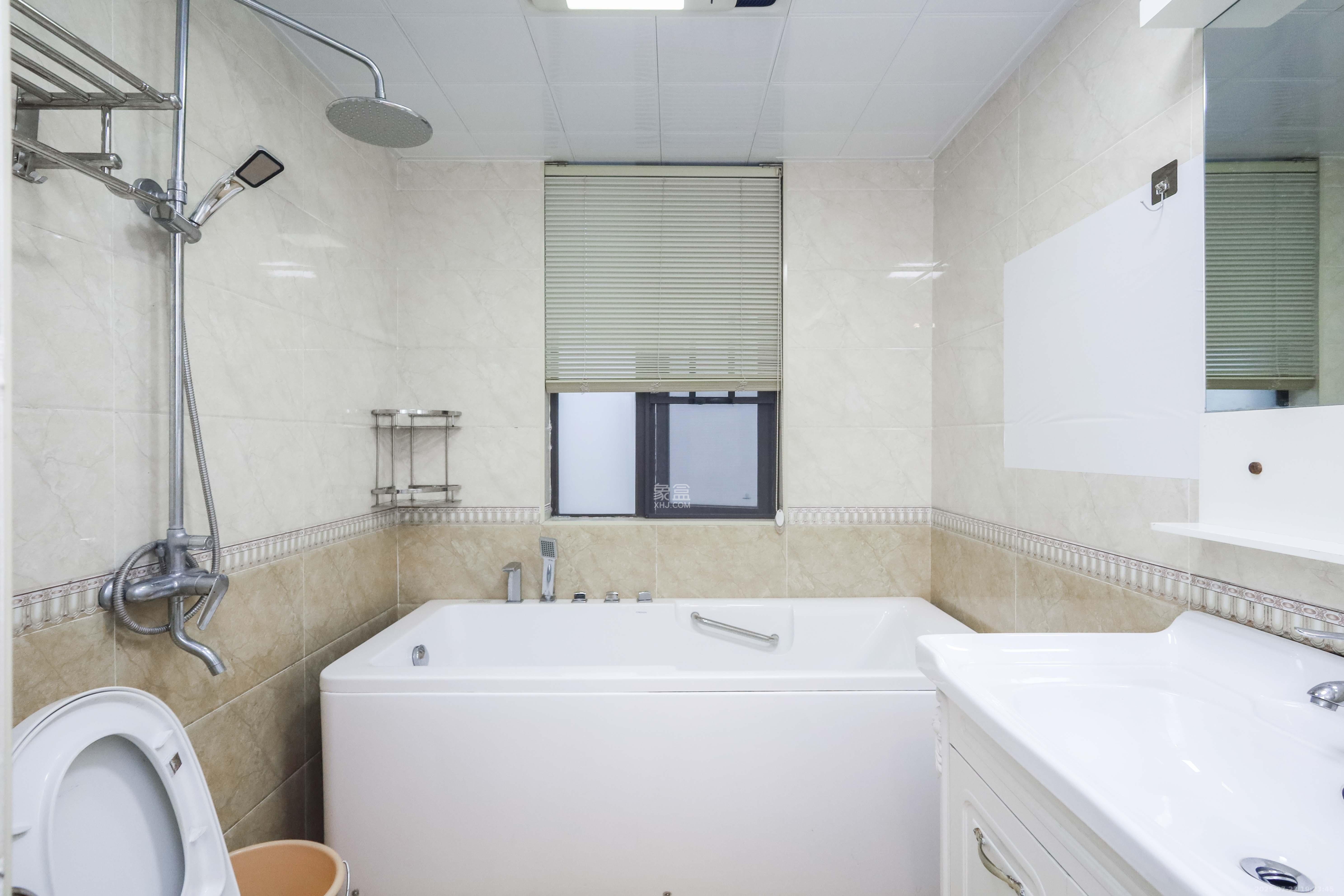 和泓梅溪四季 5室2厅2卫 205.0万 和泓梅溪四季 5室2厅2卫 205.0万卫生间