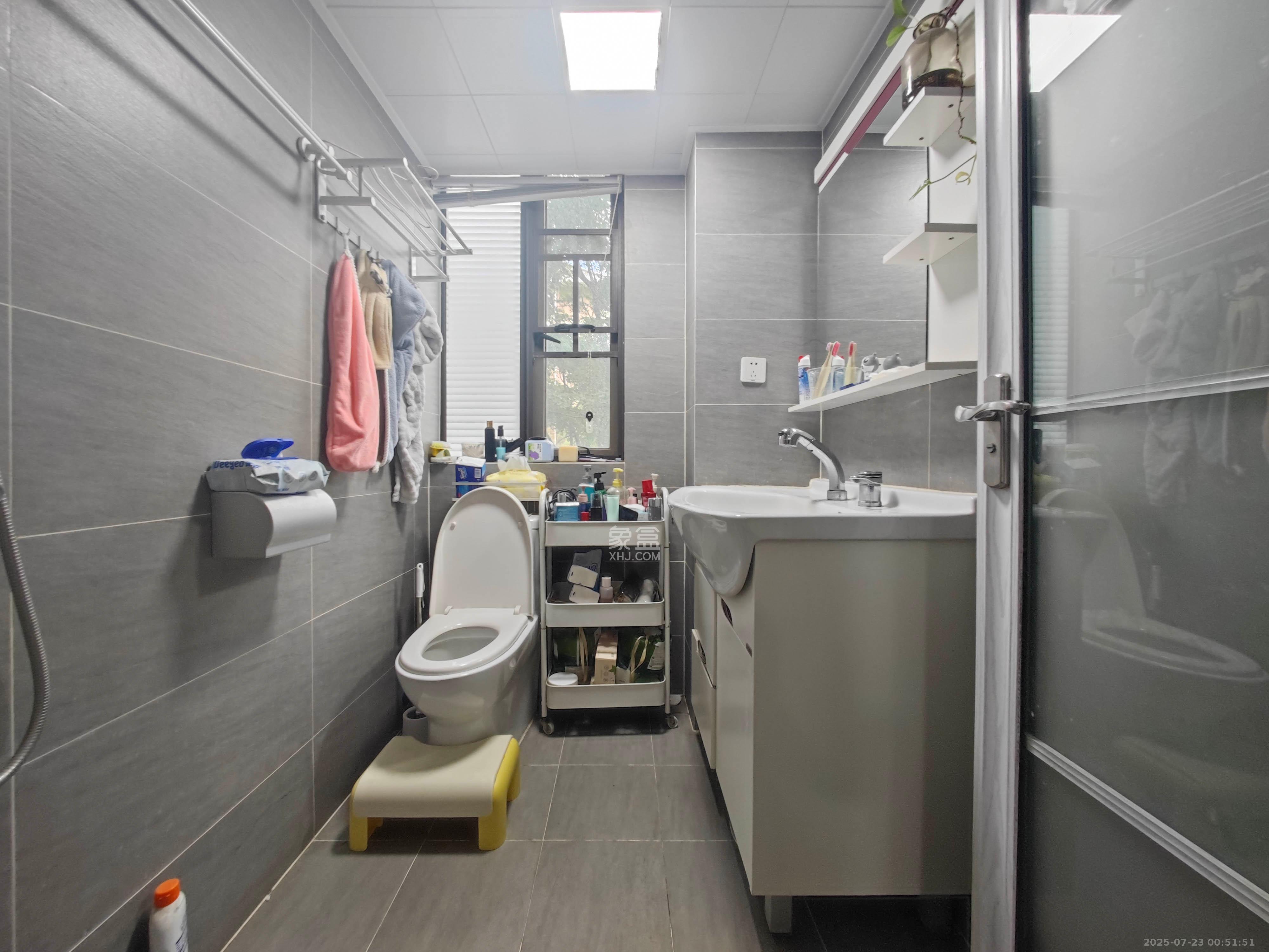 南城印象  3室2厅2卫    86.0万卫生间