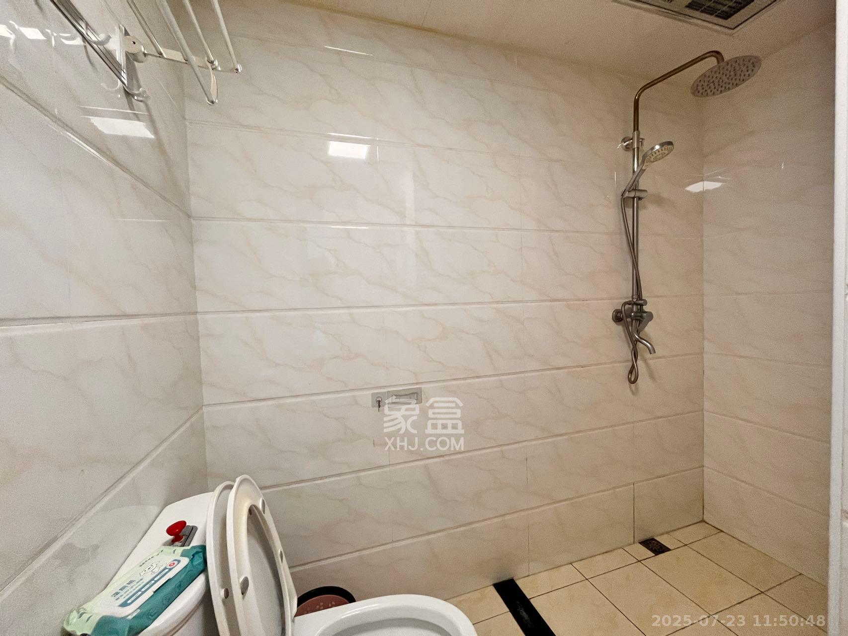 荣悦台 1室1厅1卫 2500.0元/月 荣悦台 1室1厅1卫 2500.0元/月室内图