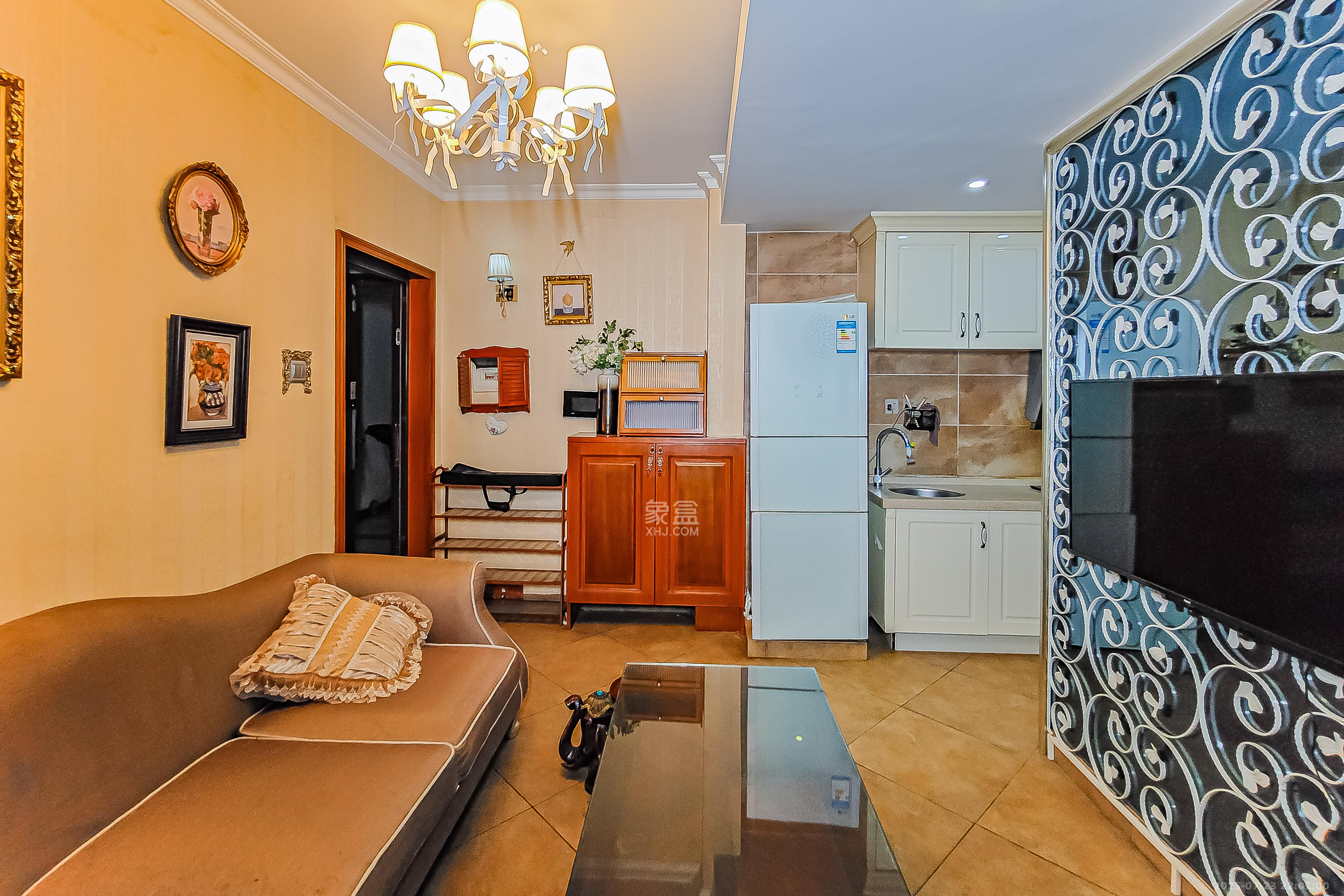 铂宫  1室1厅1卫    58.0万客厅