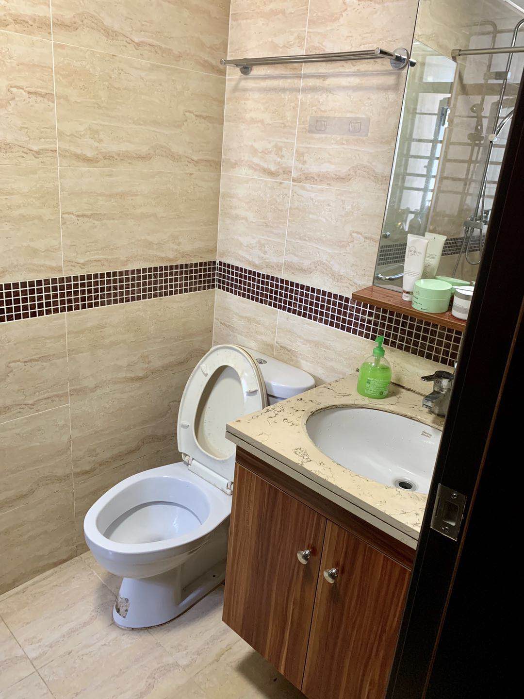 椰岛广场  1室1厅1卫    1900.0元/月 椰岛广场  1室1厅1卫    1900.0元/月室内图