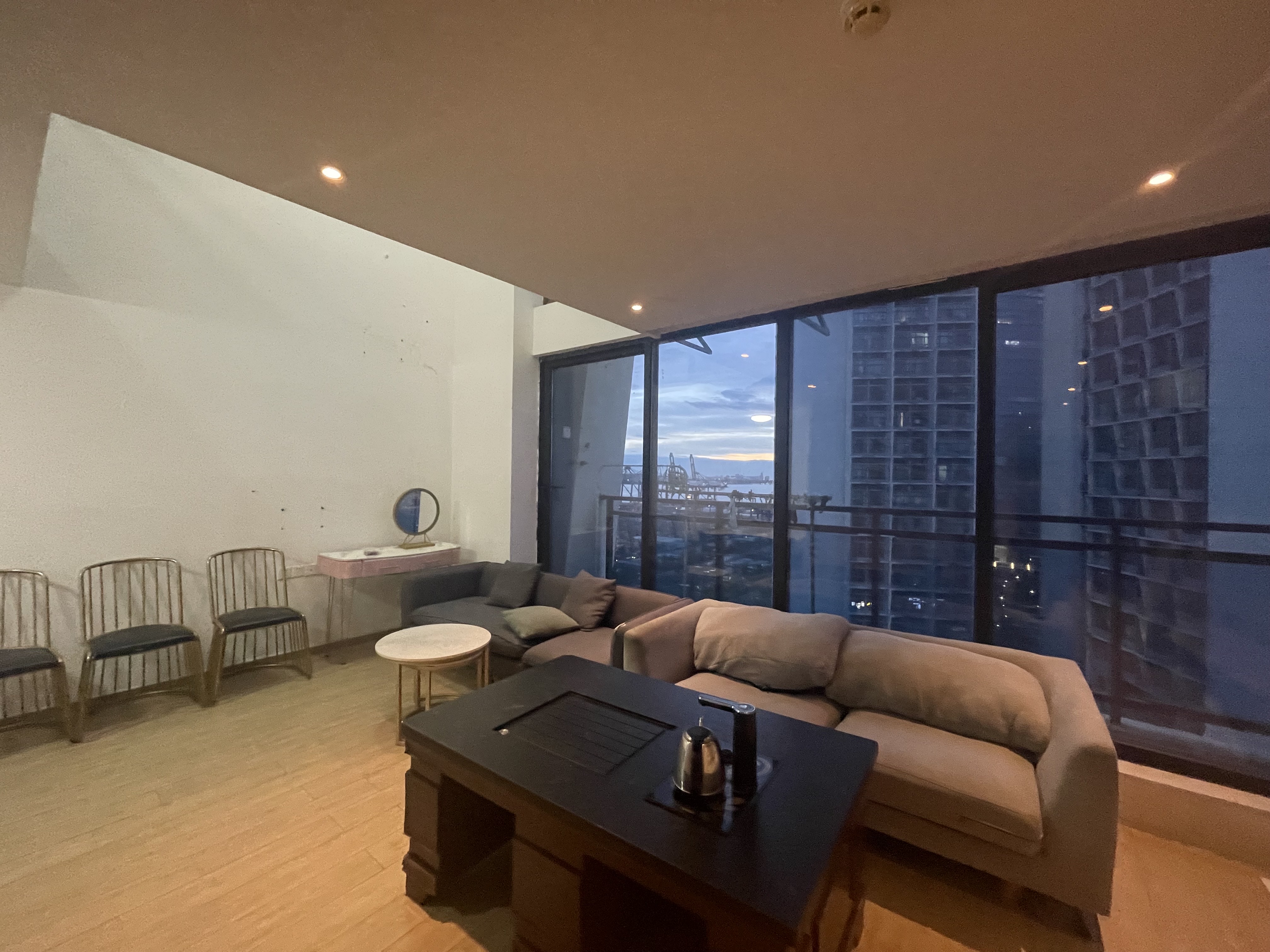 保利中央海岸一二期 1室1厅2卫 70.0万 保利中央海岸一二期 1室1厅2卫 70.0万客厅